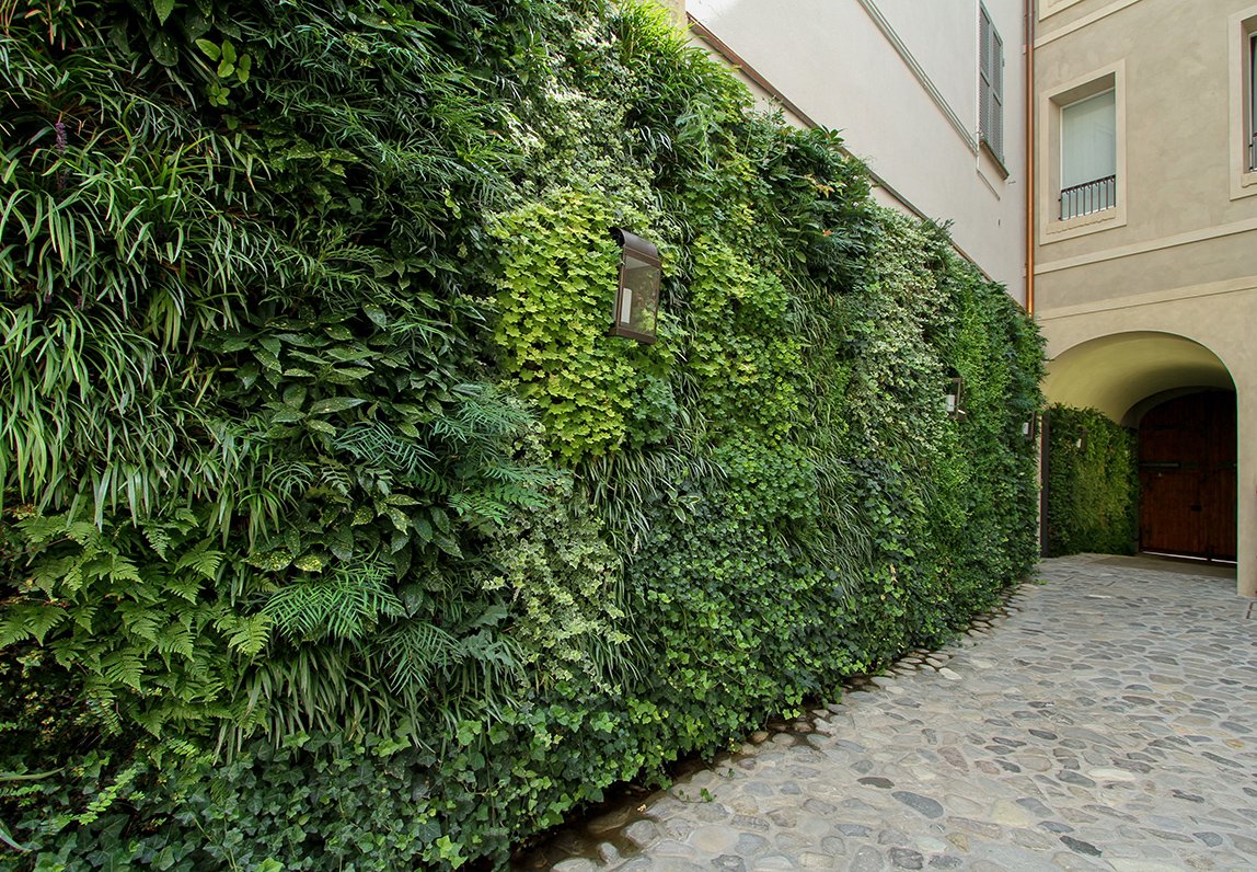 borgo della posta-garden-vertical-wall-green-sundar-italia-004.jpg