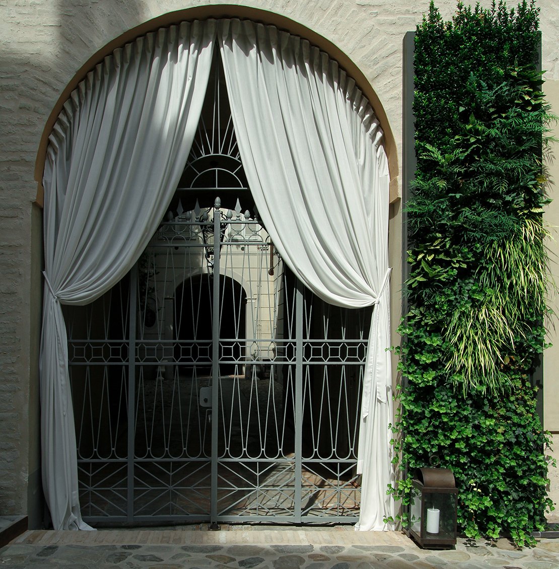 borgo della posta-garden-vertical-wall-green-sundar-italia-011.jpg