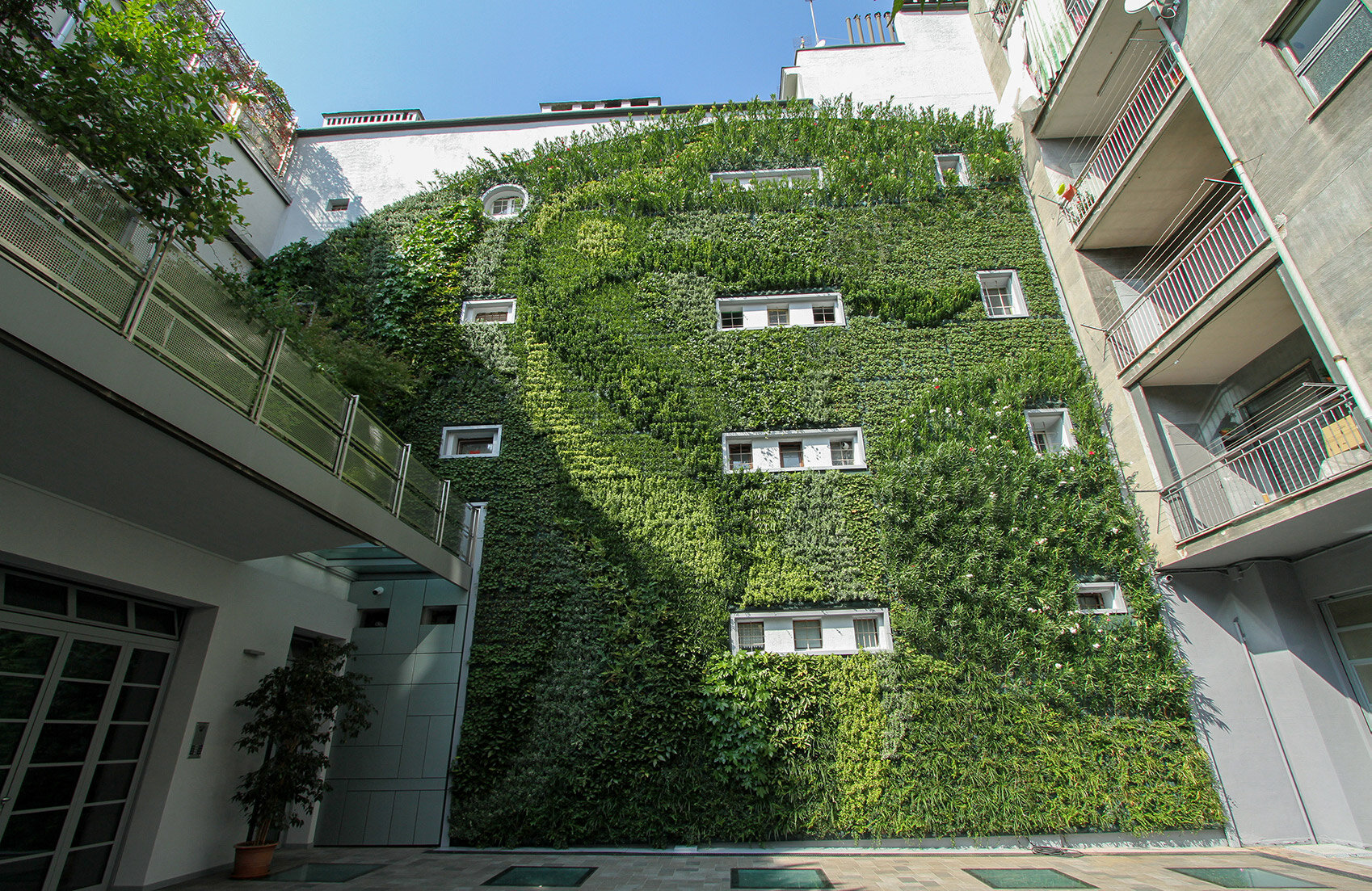 jolanda-garden-vertical-wall-green-sundar-italia-005.jpg