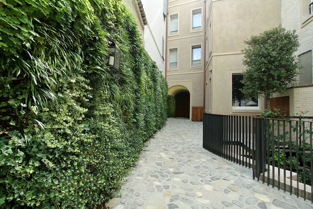borgo della posta-garden-vertical-wall-green-sundar-italia-005.jpg