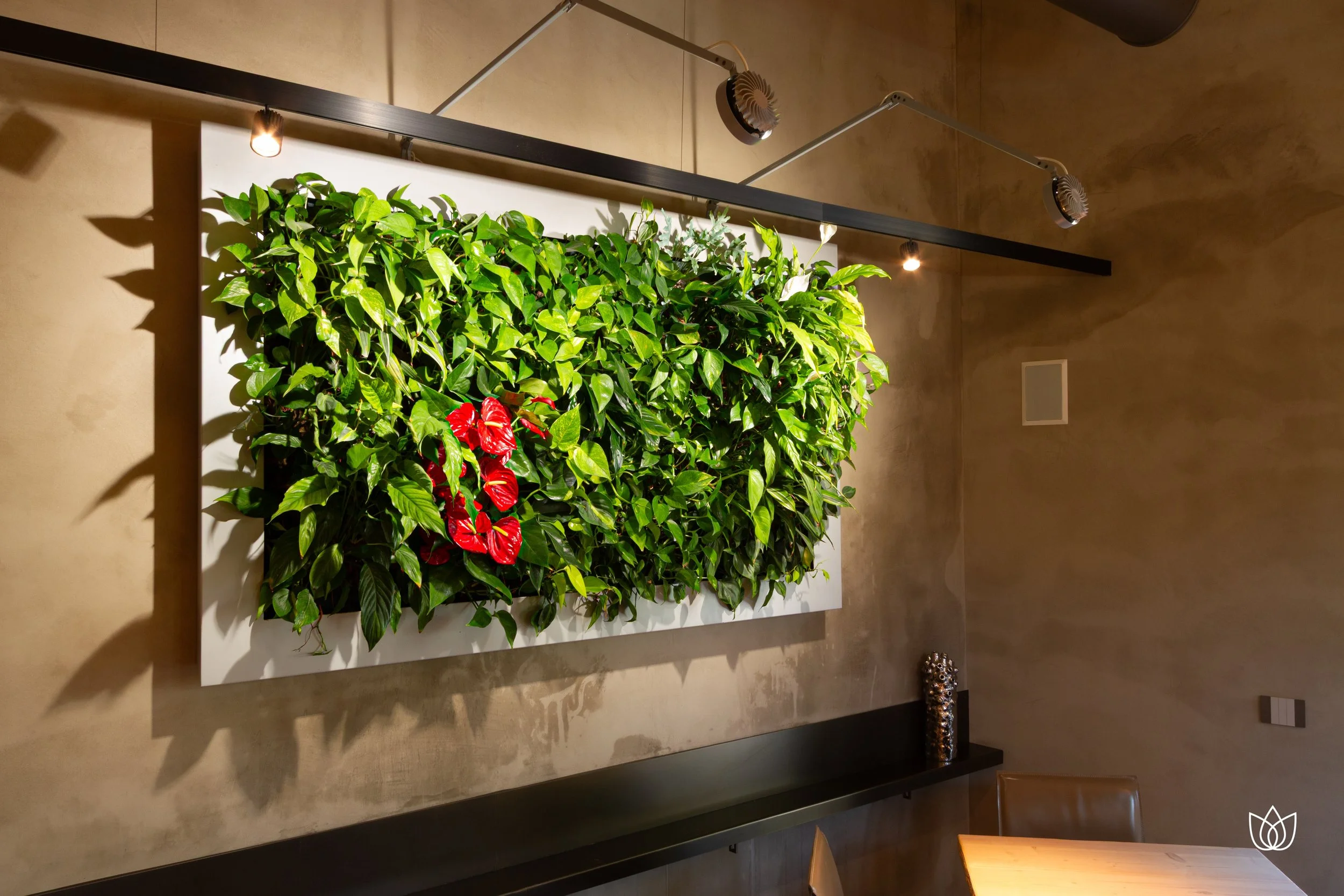 Locanda-Mamagio-Quadro-Vegetale-Sundar-Italia-Giardini-Verticali-07.jpg