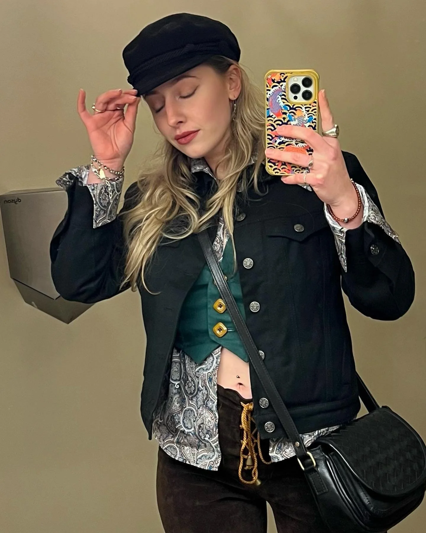 I spy 5 new unreleased pieces between these two outfits.. 👀

#70s