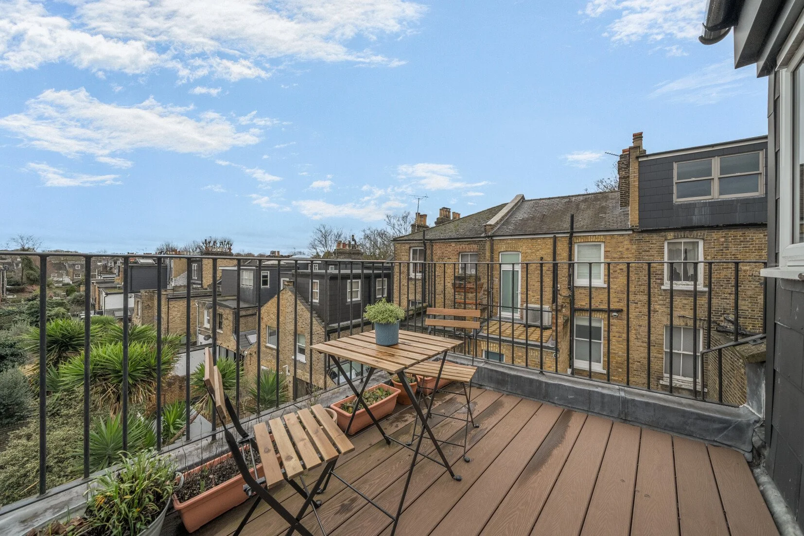 Linden - Balcony 2.jpg