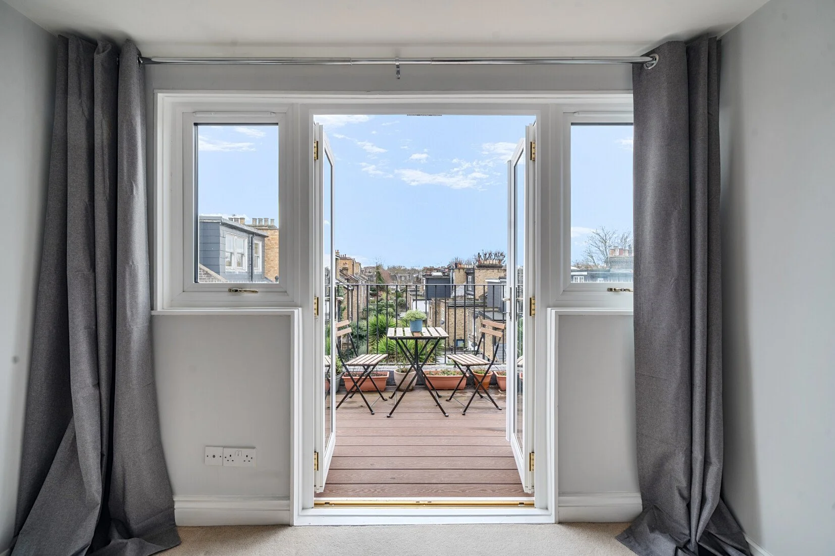 Linden - Balcony 1.jpg