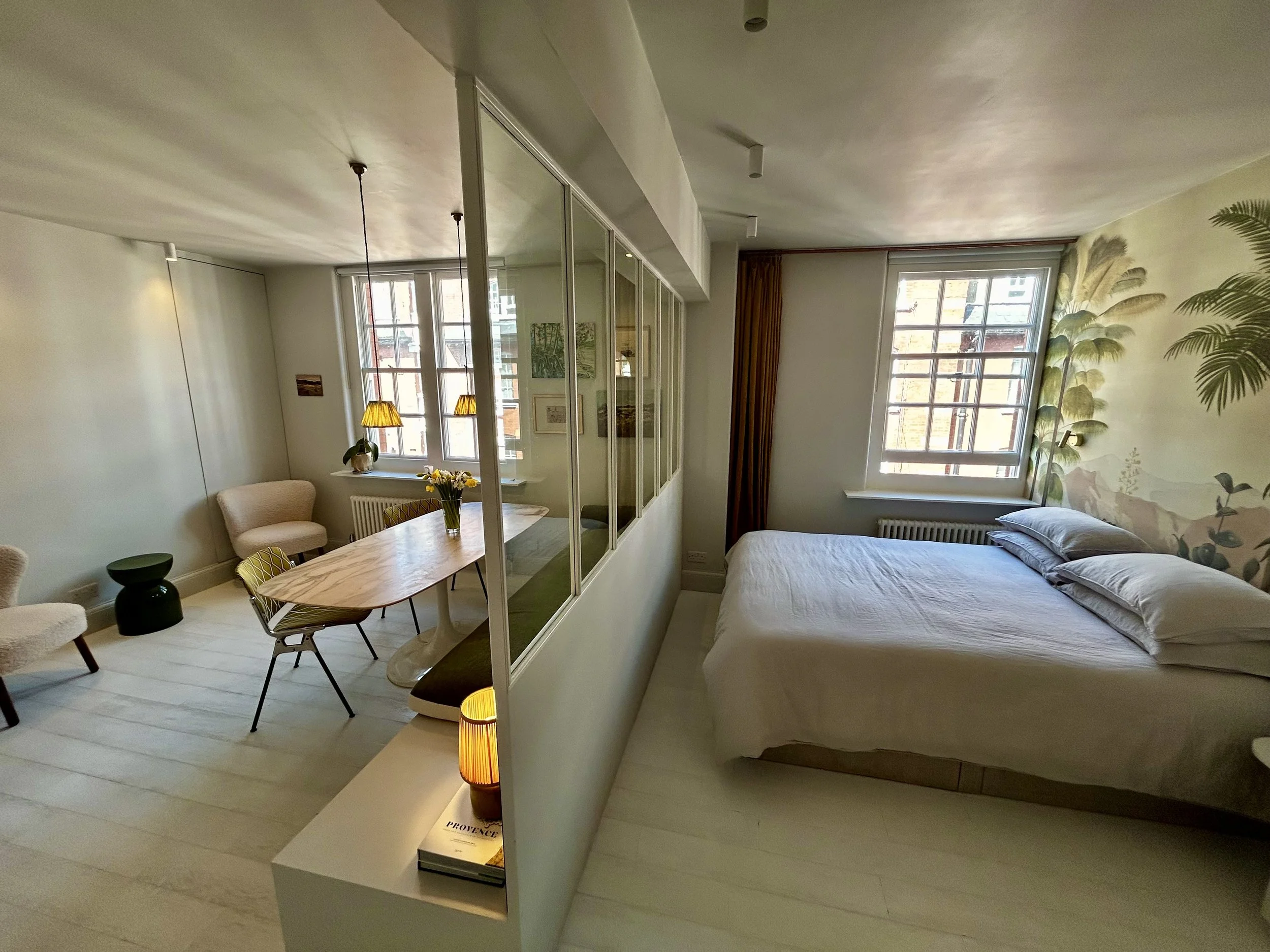 Hugo bed:sitting split.JPG