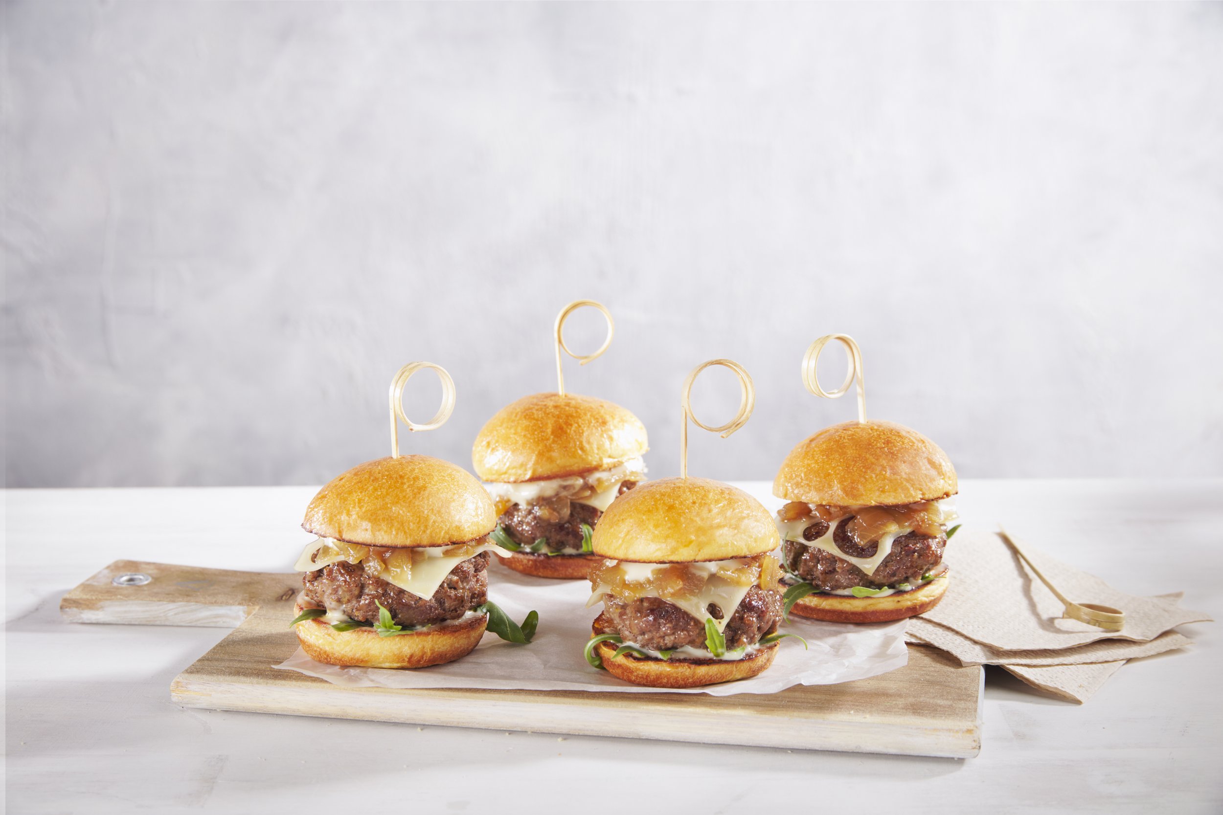 mini brioche con paltos con palitos.jpg