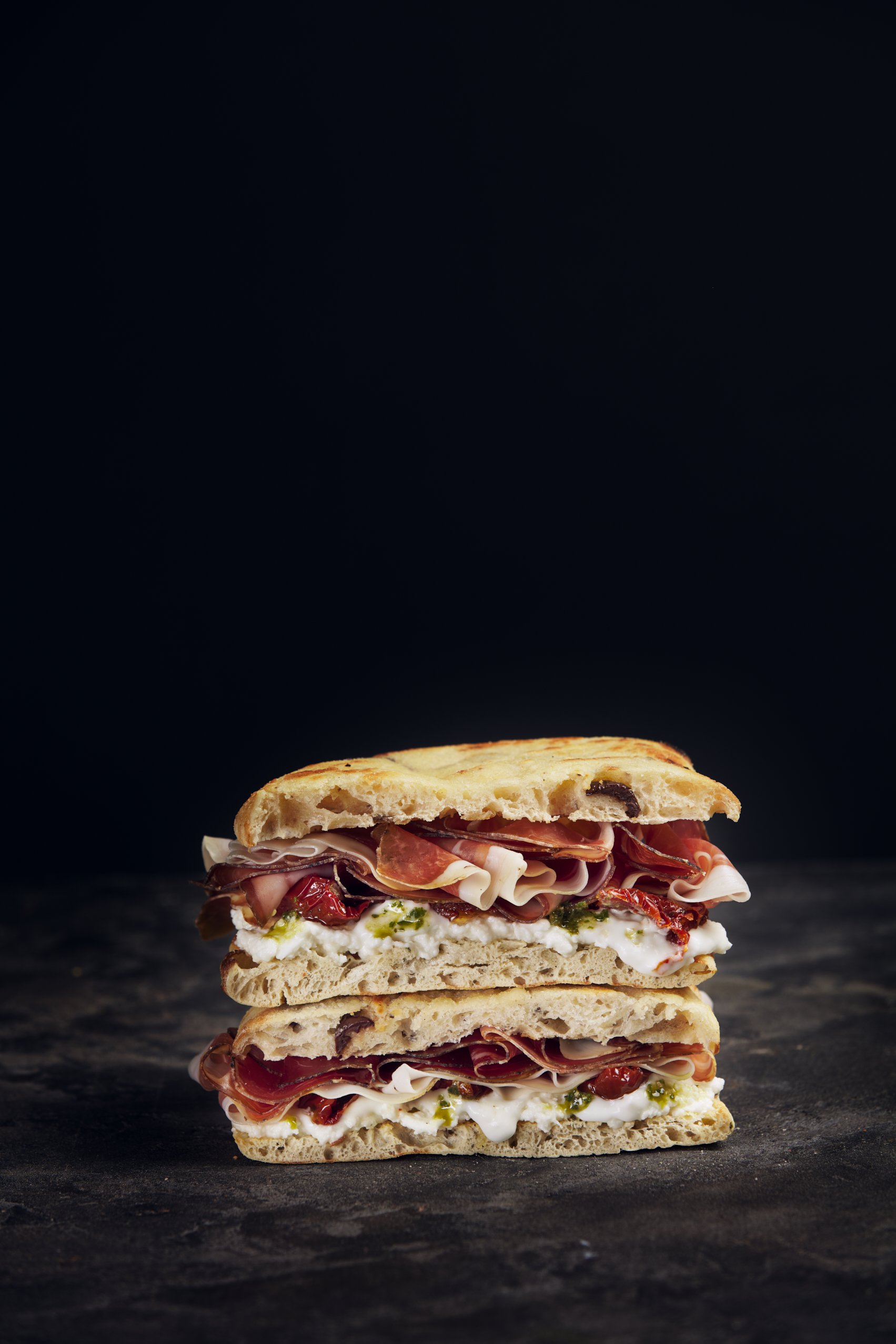 Jamon speck , tom seco , moszarella buffula.jpg