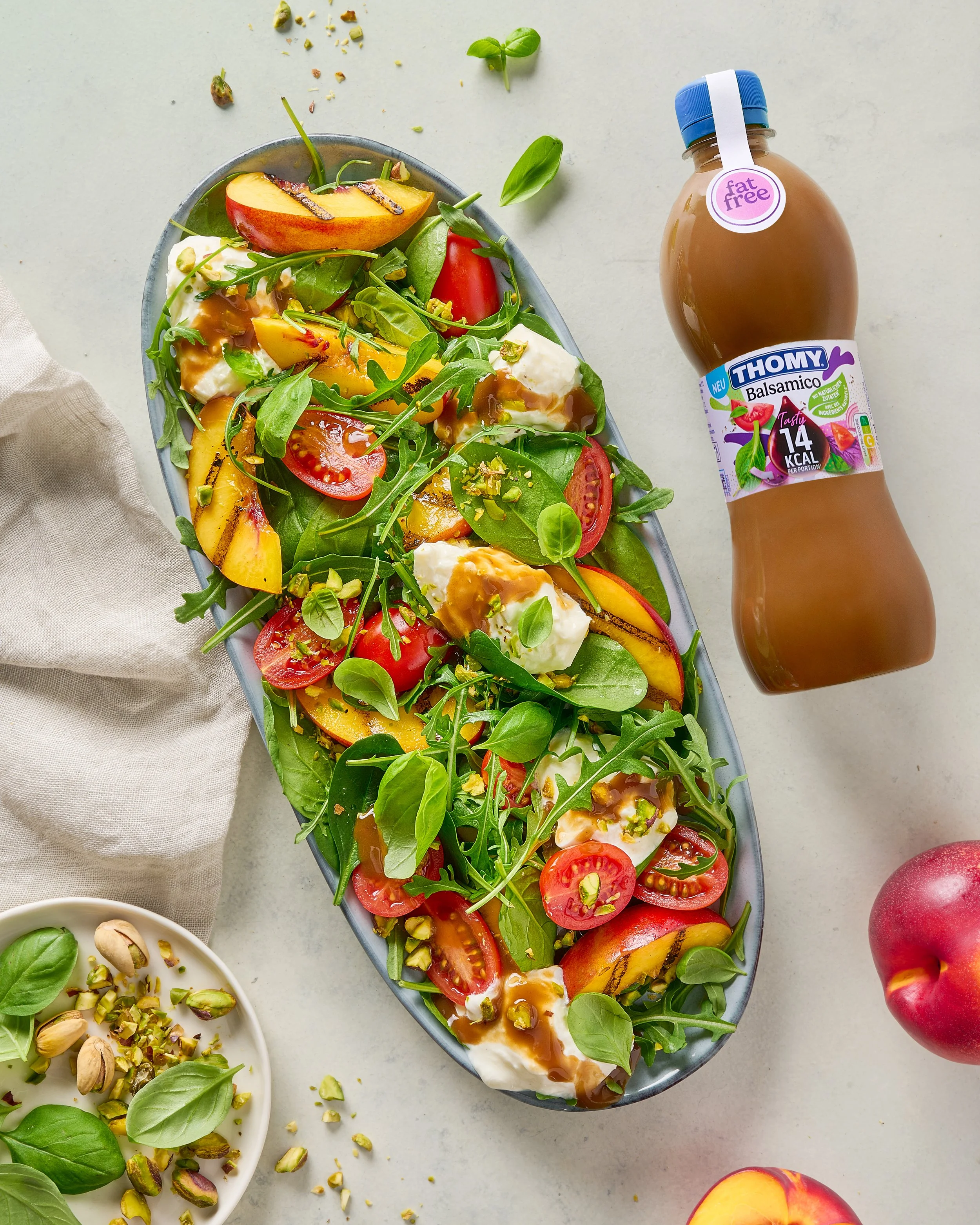 THOMY_CH_Salads2025_BalsamicoTastyFatFree14kcal_RoastedAndBurrata_ImagewithPack_4x5.jpg