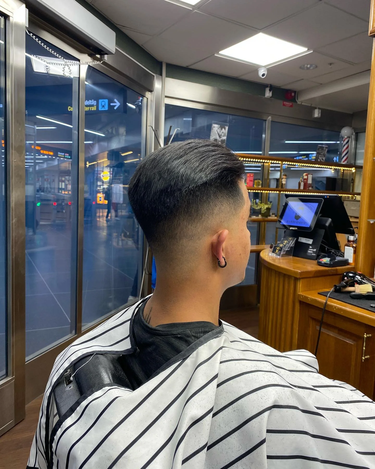 Experience Professional Hair Dyeing Stockholm at Old Fashioned Barbershop