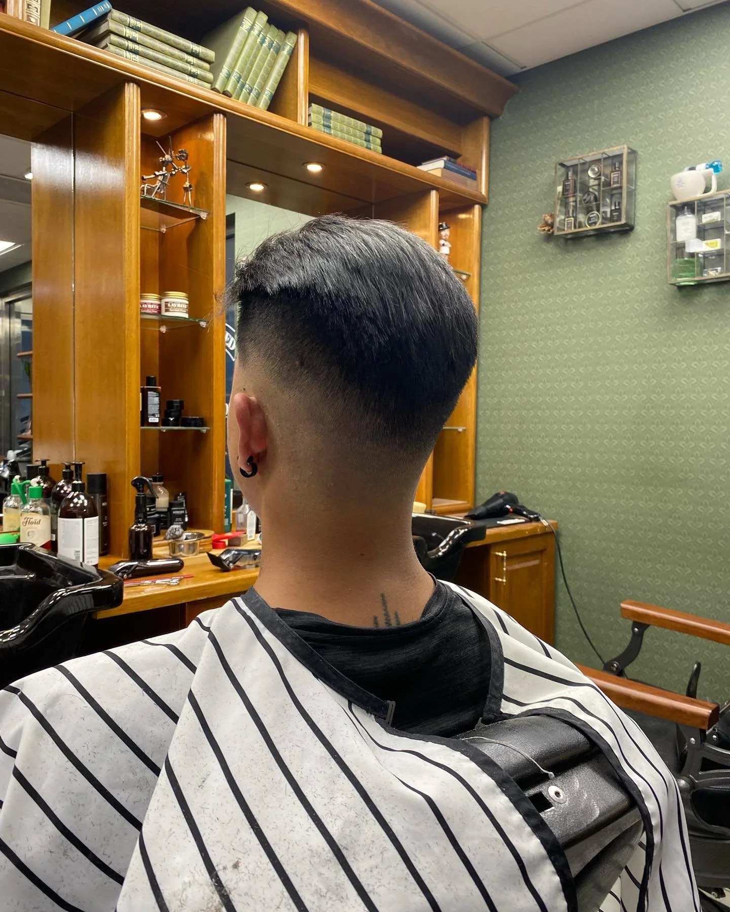 Transform Your Look with Professional Beard Dyeing Stockholm at Old Fashioned Barbershop