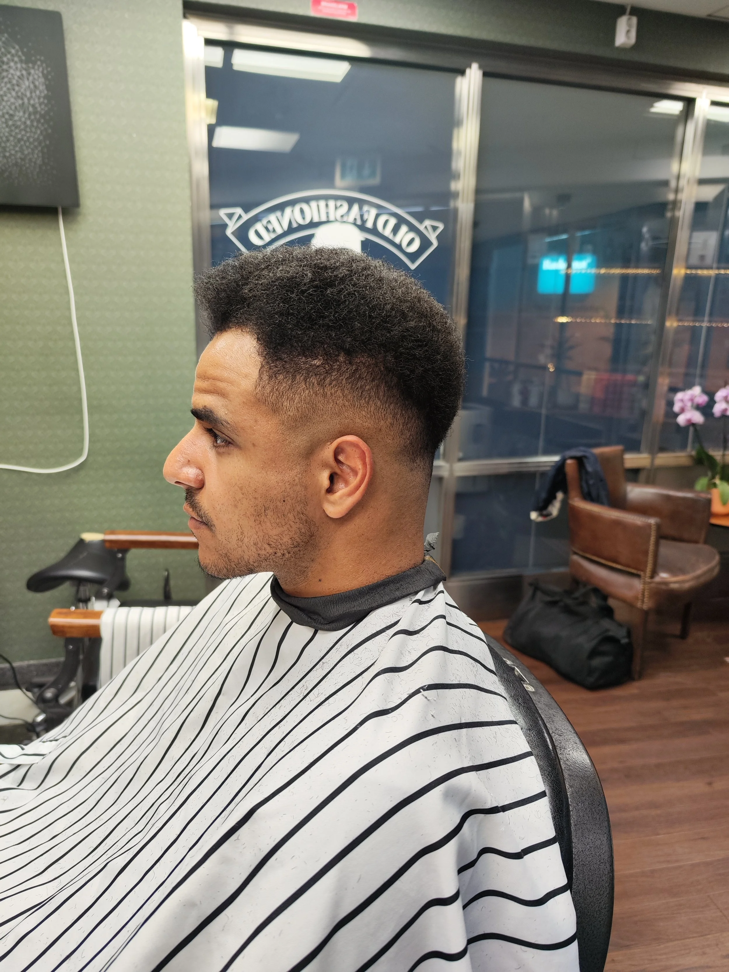 Waxing Nose and Ears in Stockholm: Why Old Fashioned Barbershop is Your Best Choice