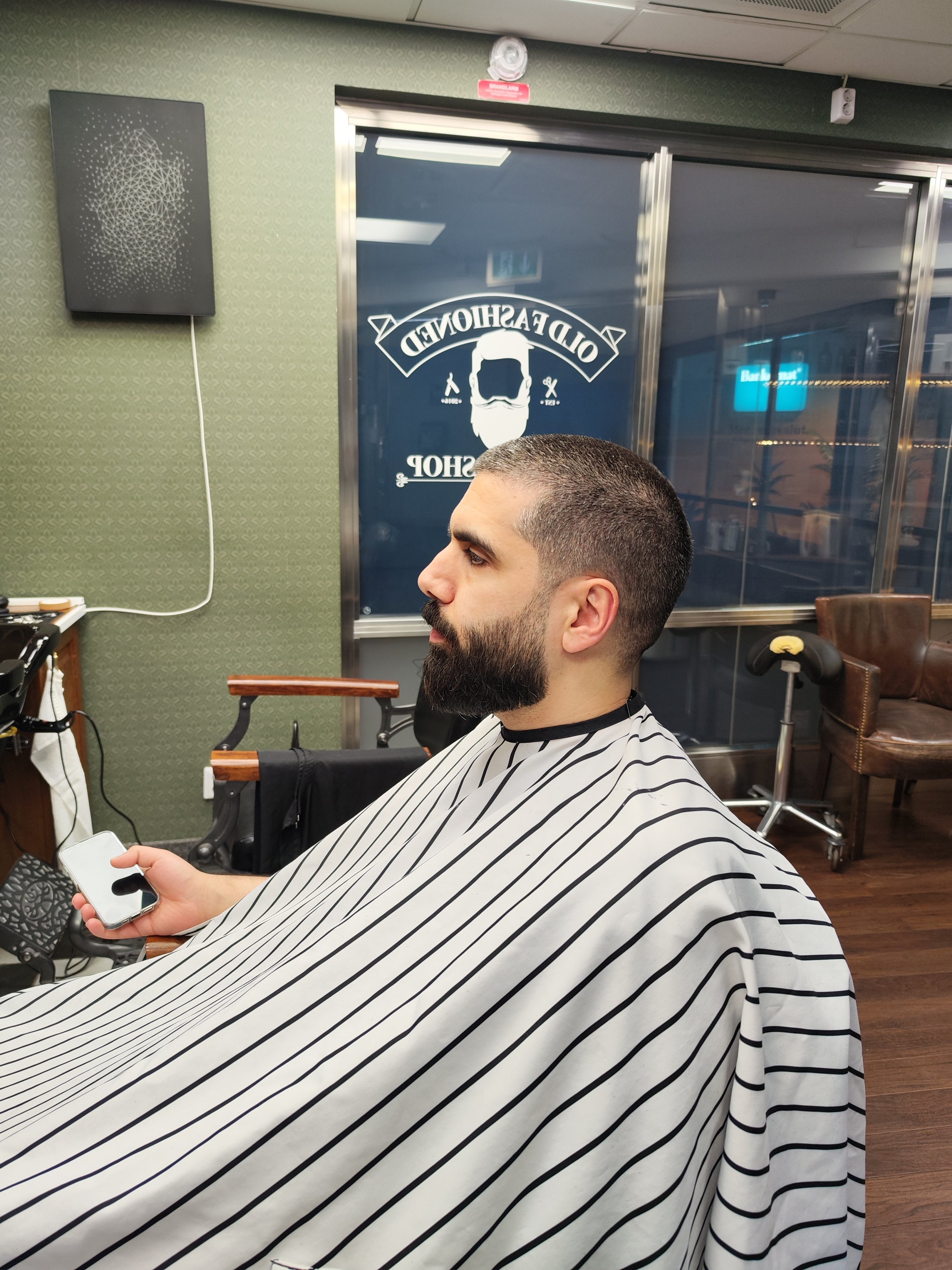 Experience the Best Good Head Massage in Stockholm at Old Fashioned Barbershop