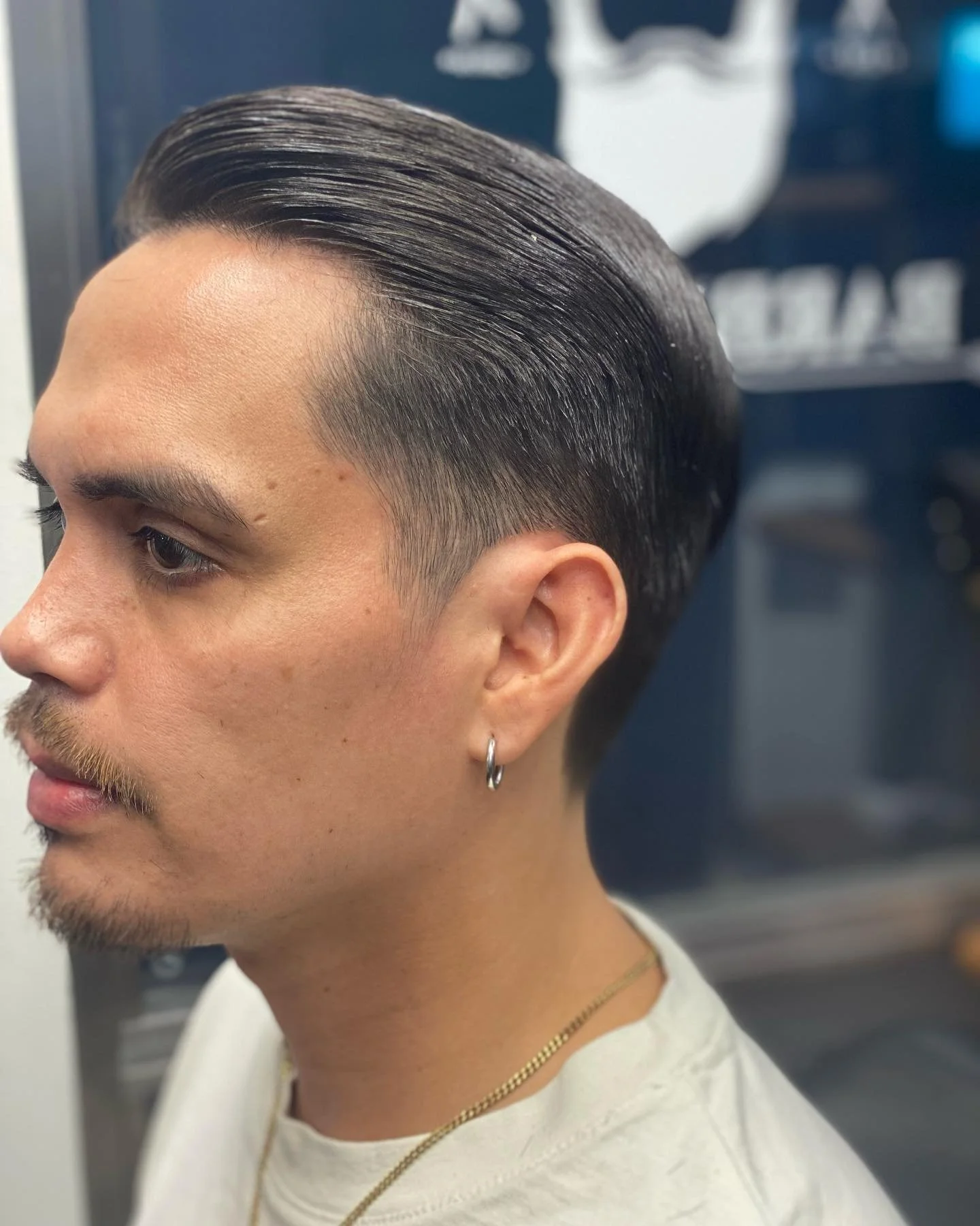 The Ultimate Guide to Modern Haircut Trends: Transform Your Look at Old-Fashioned Barbershop