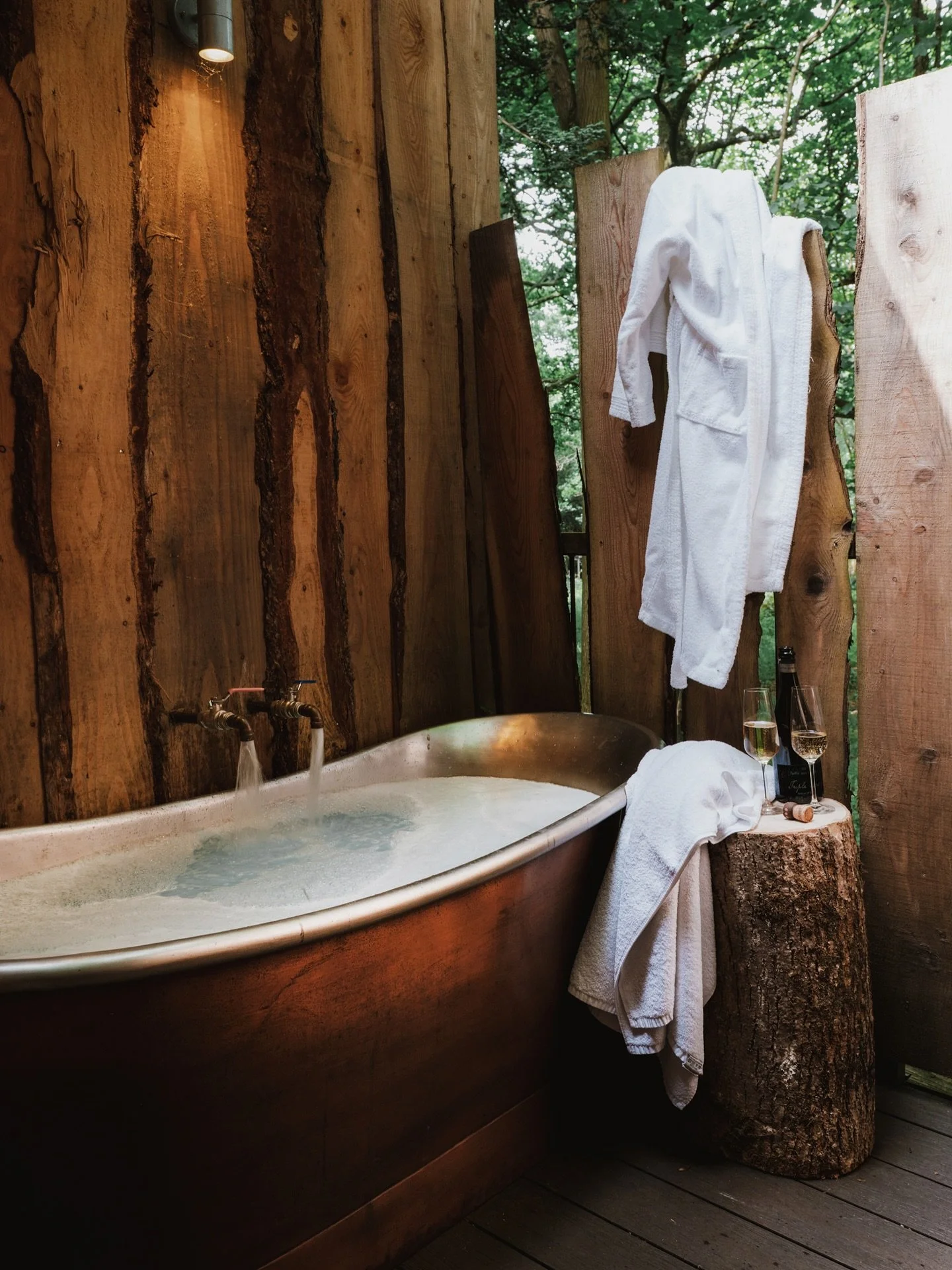 ✨Fancy a last minute getaway?✨

Chiffchaff Treehouse at Leckie has availability from this Sunday 28th. 

With summer holding on this week it&rsquo;s the ideal time to come and stay, switch off, watch the world go by (well, the animals go by 🤣) and e