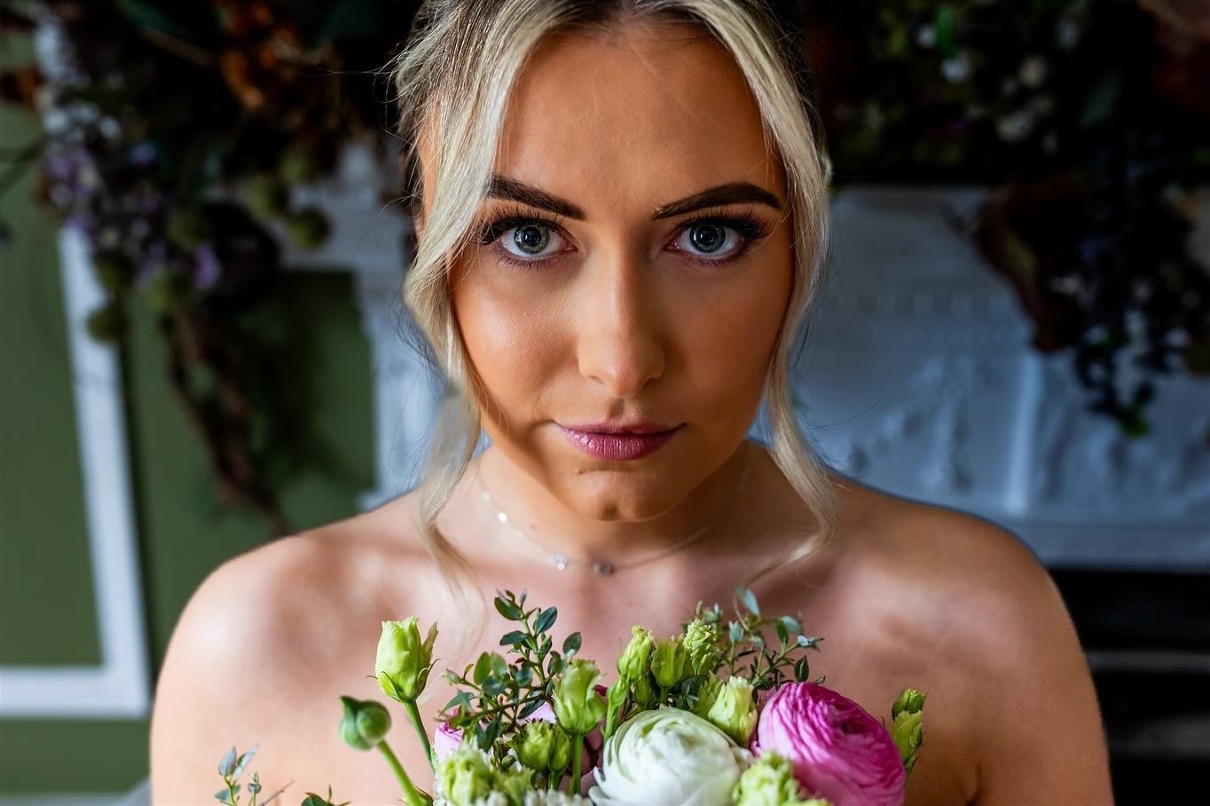 SOMETHING DIFFERENT FROM ME

So, I was recently asked if I would like to take part in a BIG styled shoot. I am so so so glad I did. 

What a day! What an incredible bunch of people! What brilliant creativity and a fantastic fun filled group of people