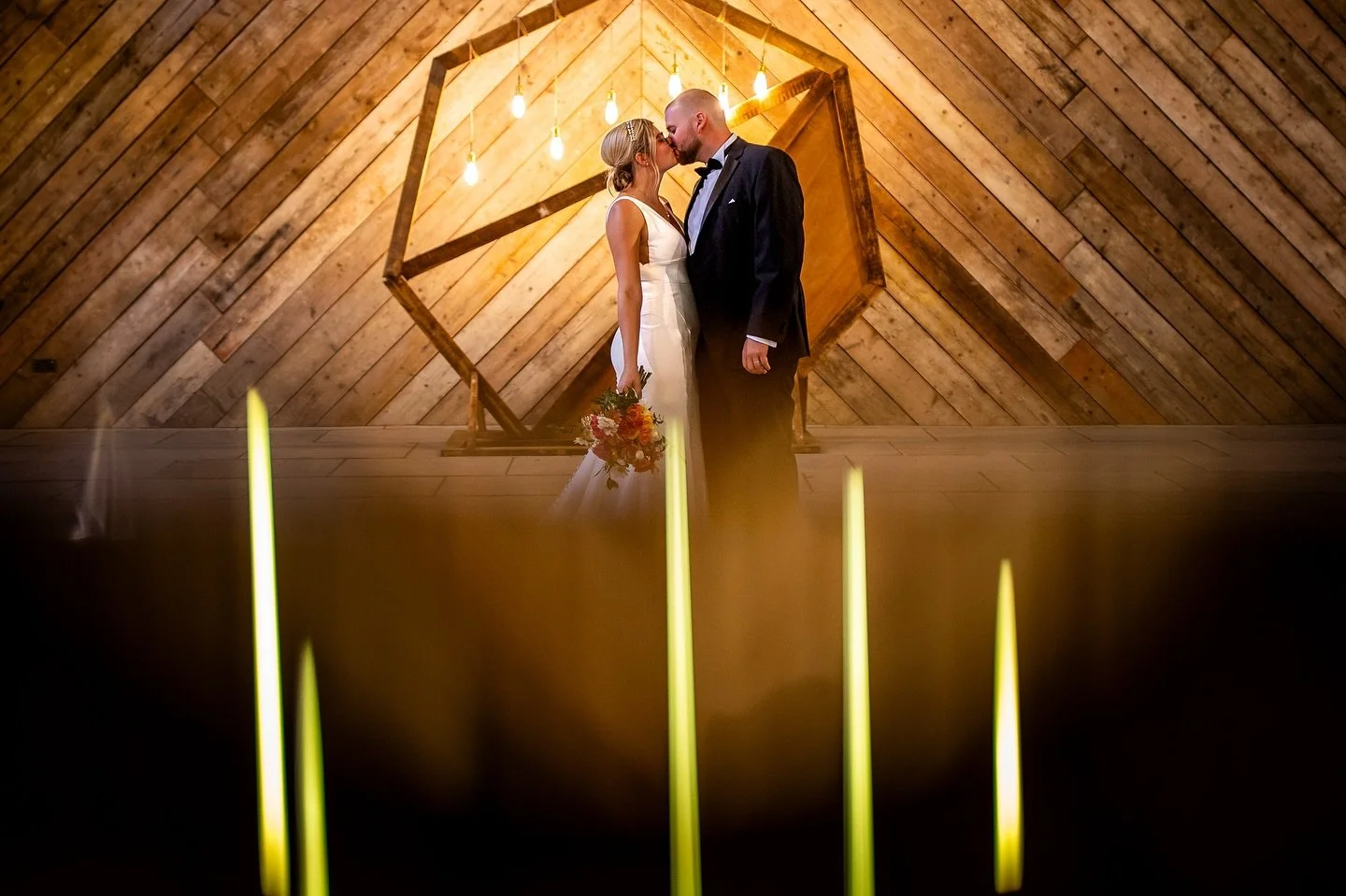 🎸THE ONE WITH THE AIR GUITAR🎸

Well, not only was it a pleasure to be finally back at the gorgeous @manorbarn on Saturday, working for @laurenmurfitt_ and @joemurfitt1 was just an absolute joy! 

Lauren looked utterly stunning in her modern dress a