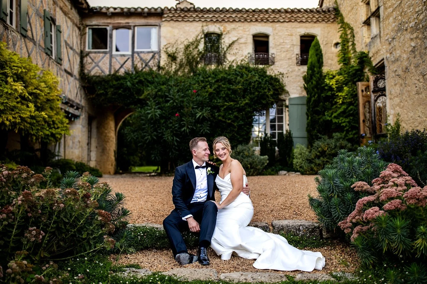 🇫🇷THE ONE IN FRANCE🇫🇷

Well, Saturdays wedding was something completely unique to me. A trip out to France for a wedding in the Armagnac region at the truly gorgeous @chateaudepuissentut 

It was a trip that was full of obstacles, from having to 