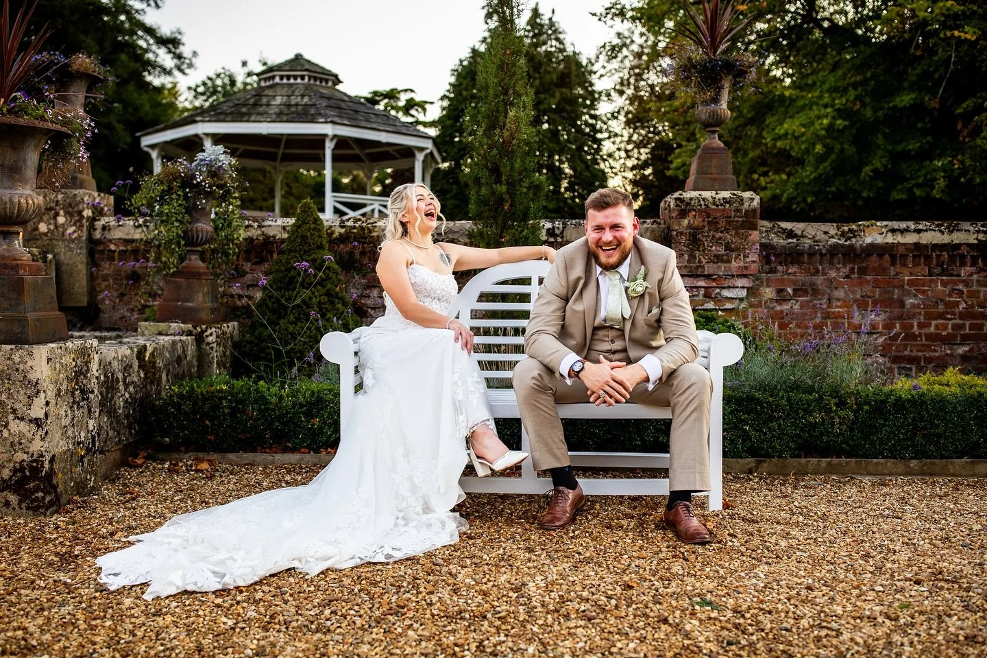 🏉THE ONE WITH THE LINEOUT🏉

@munners97 and @bigjoe_lee had a truly special day at the stunning @holmewoodhall this weekend. 

Both huge rugby fans, the theme went through the day, from their names on specially printed rugby balls to reinacting line