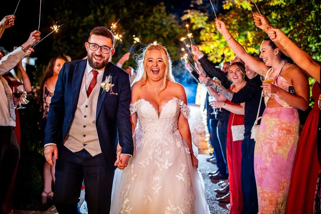 I&rsquo;m not for everyone&hellip;..AND THATS OKAY! 🤗🤗

If you want all the guests lined up in height order in front of the venue, I&rsquo;m not your photographer. I&rsquo;m also too short for that. It&rsquo;s gets embarrassing 🤣

So who am I for?