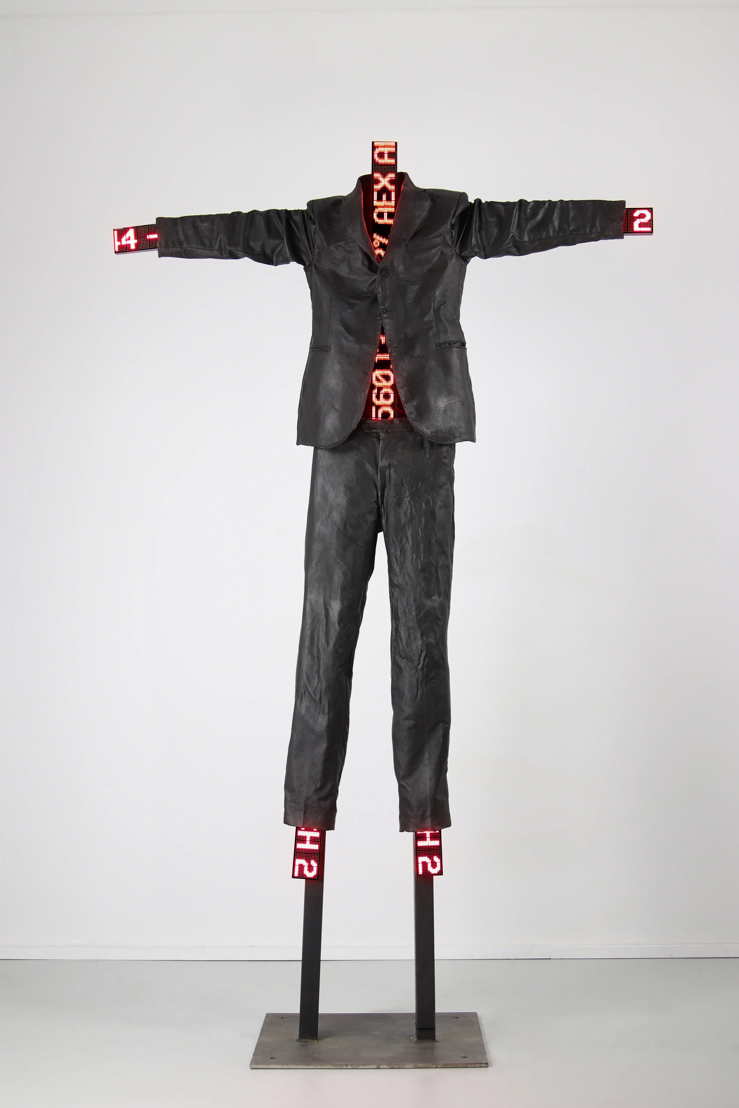Maarten Baas, Urban scarecrow, 2020, Black patinated bronze, LED, 150 x 25 x 242 cm, 2020 detail copy 2.jpg
