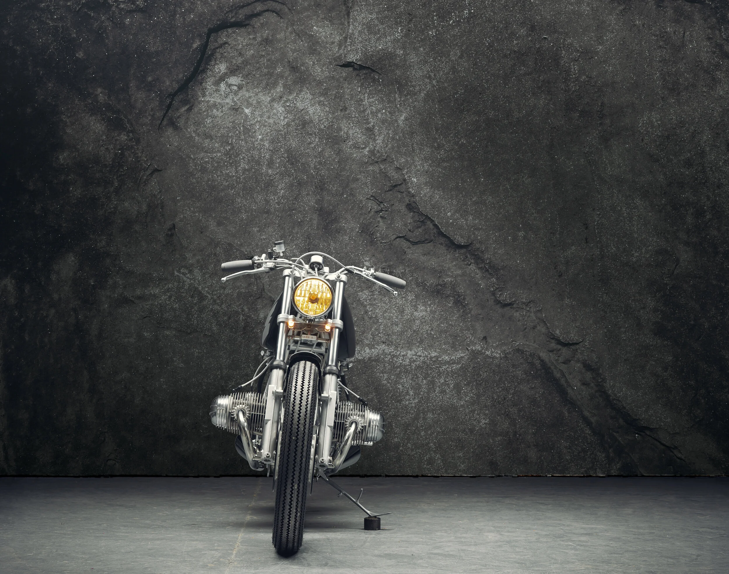 CURIOSITY-MOTO-1982-BMW-R65-FRONT_V2.jpg