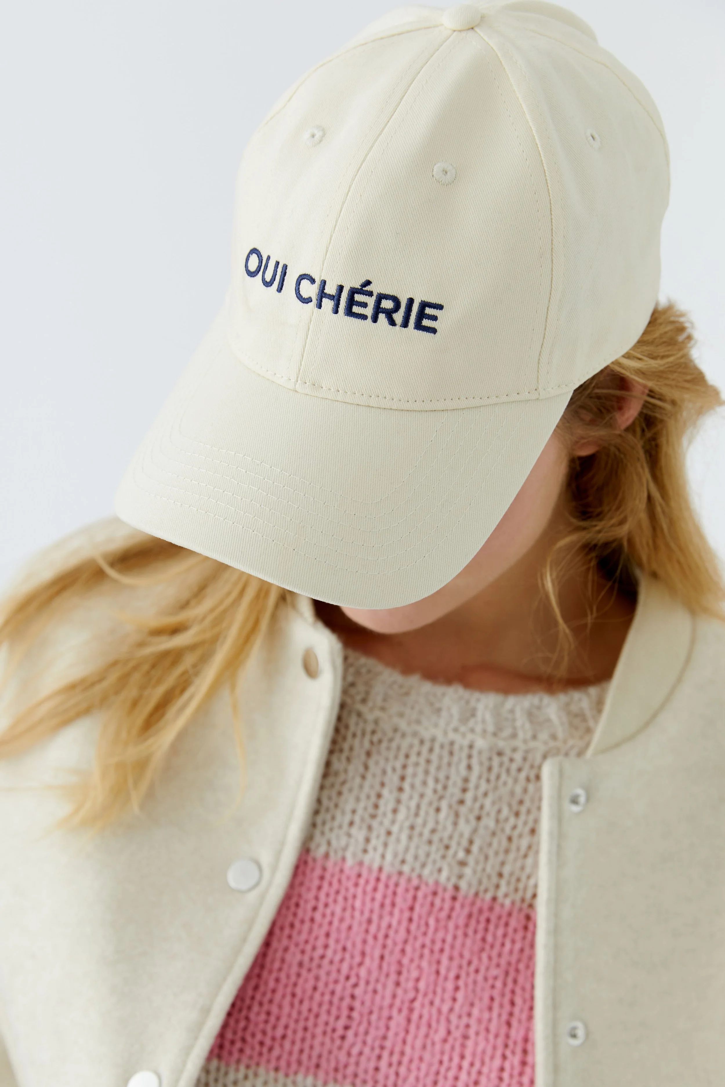 OUI CHERIE  cap  97823  //  1018