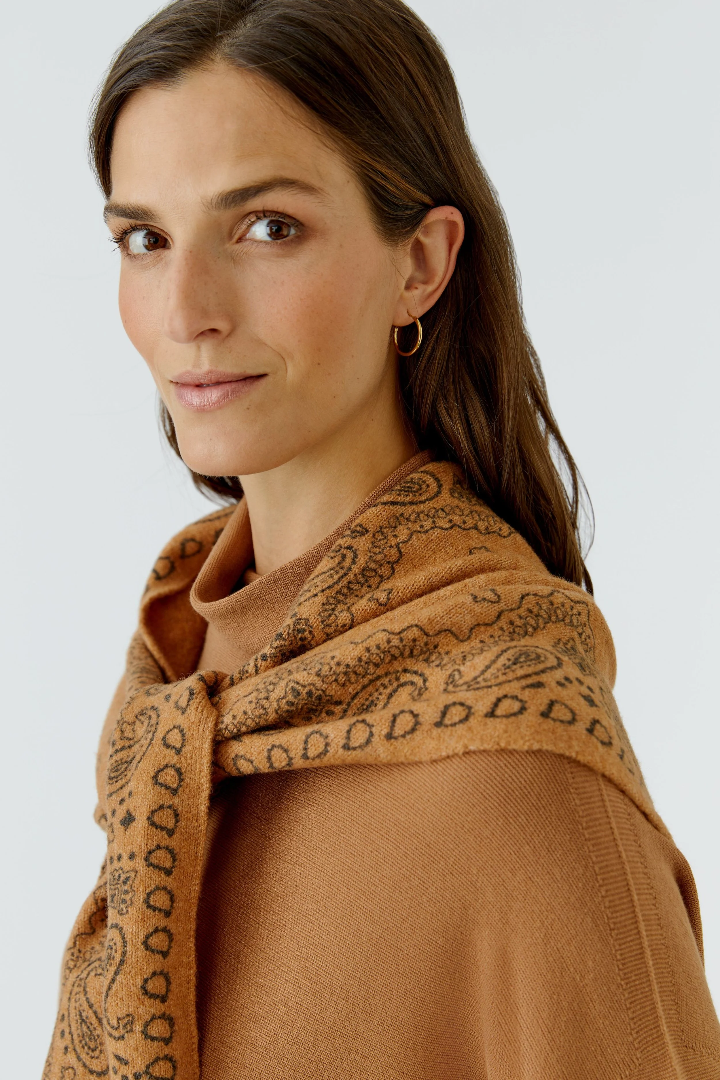 COMING SOON  -  Printed Wool Blend Triangular scarf  in Light Rosewood 99876  // 7845