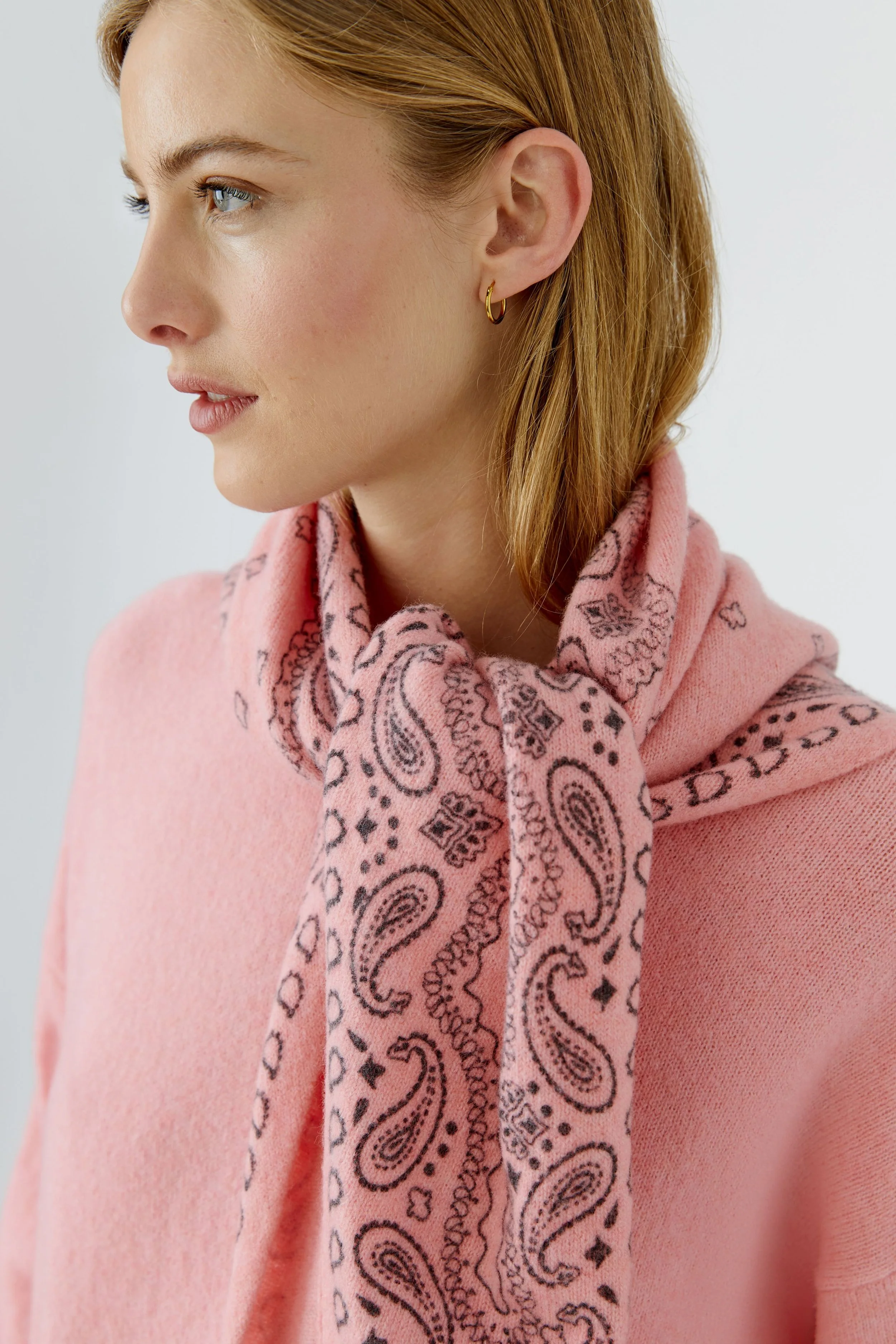 COMING SOON  -  Printed Wool Blend Triangular scarf  in Rose elegance  99876  //  3204