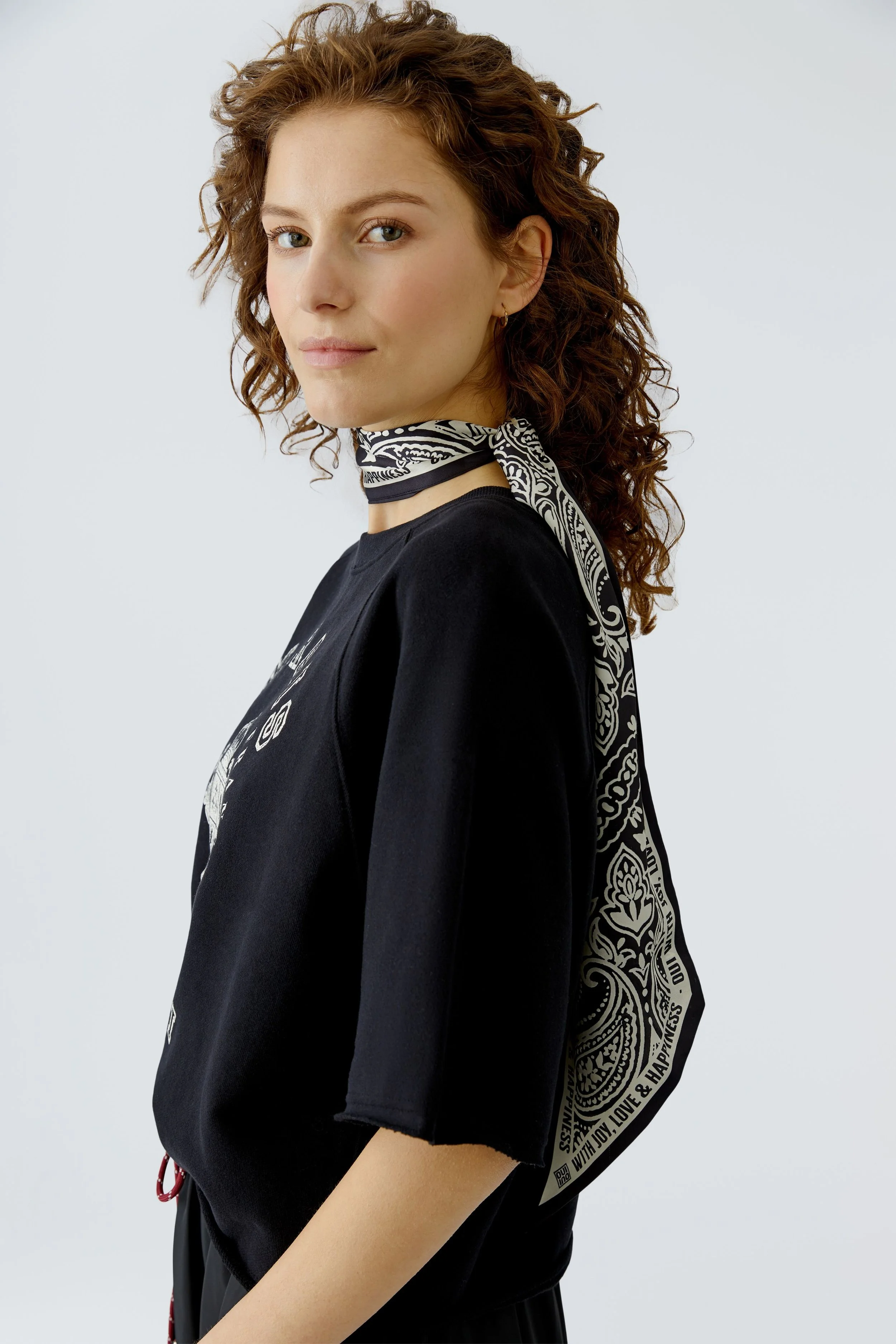 Black and Cream Scarf  96520  //  0109