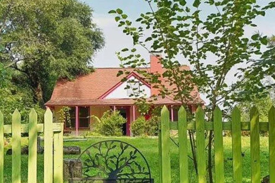 Heritage Real Estate — The Pines Preservation Guild