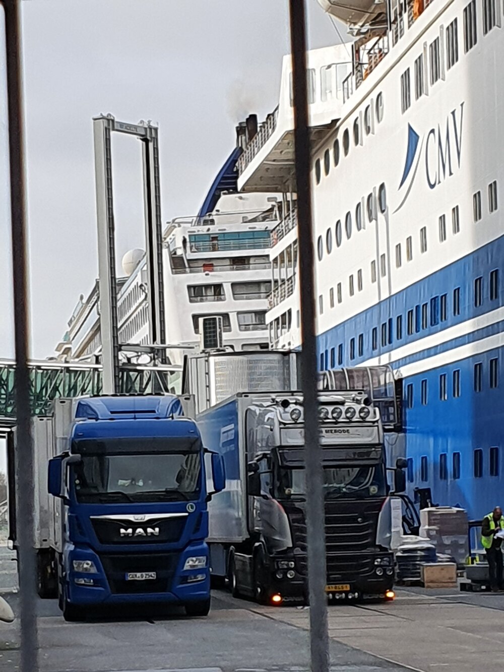 Bevoorrading_cruiseschepen_Rotterdam.jpg