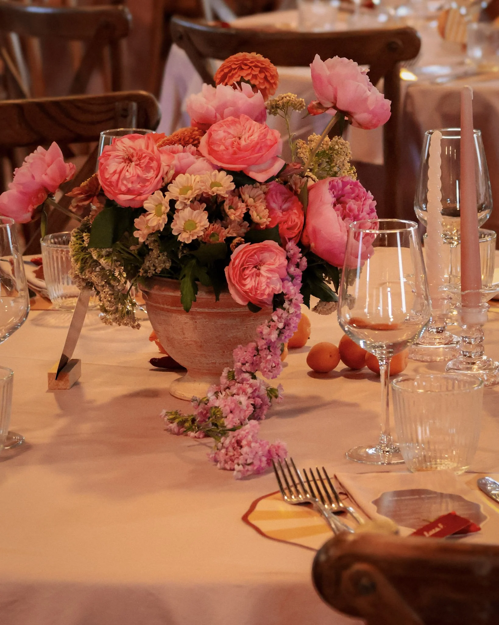 allestimento tavoli matrimonio colorato