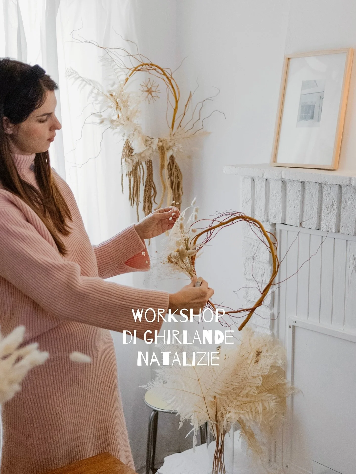 Sta per iniziare il periodo pi&ugrave; magico dell&rsquo;anno&hellip;
e non potrei essere pi&ugrave; felice di invitarvi ai miei due workshop natalizi di ghirlande, ospitati nella splendida atmosfera fiabesca di Casa Talea. ✨

✨ Workshop 1 &ndash; Sa