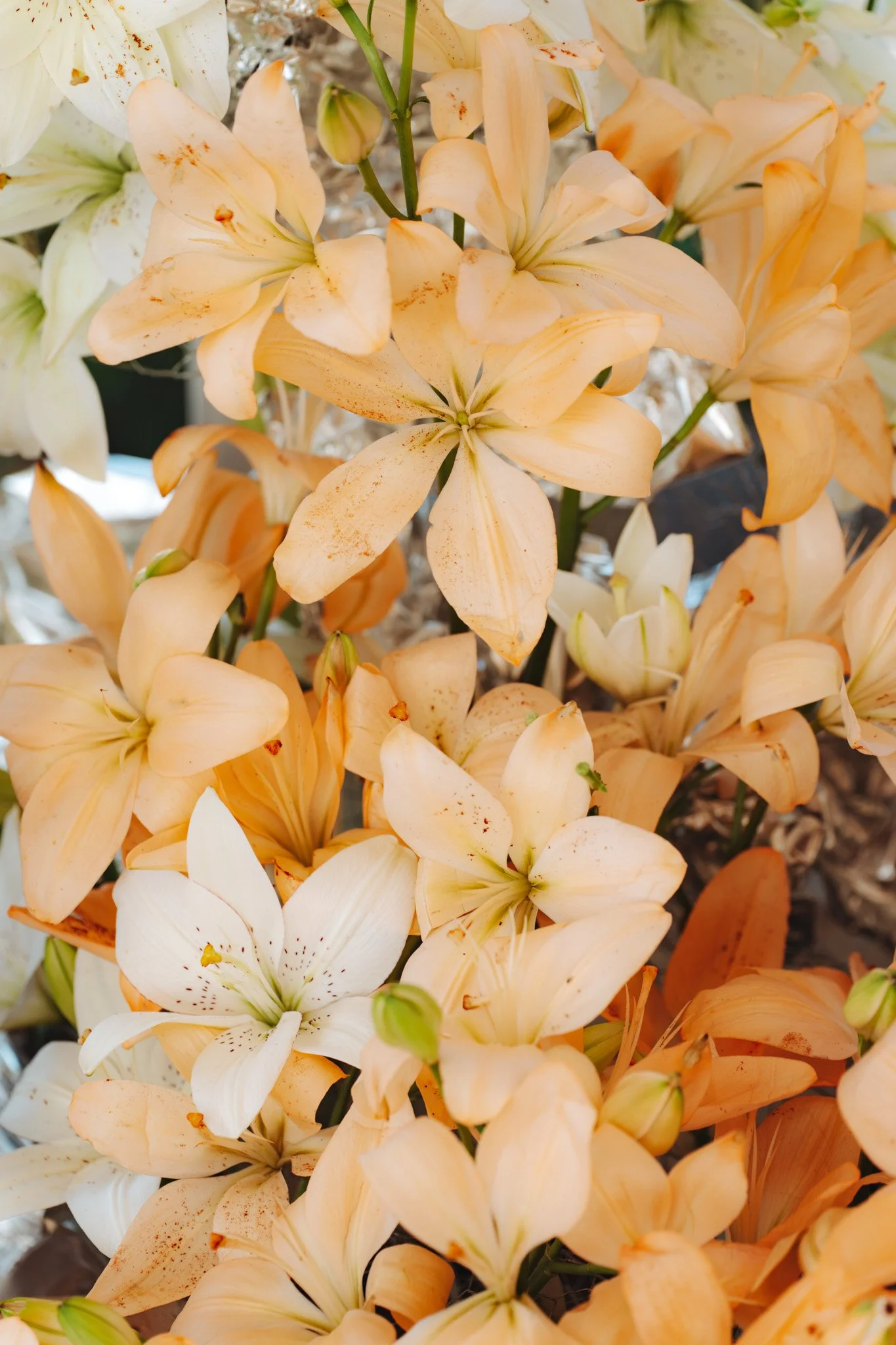 dettaglio allestimento matrimonio gigli arancio