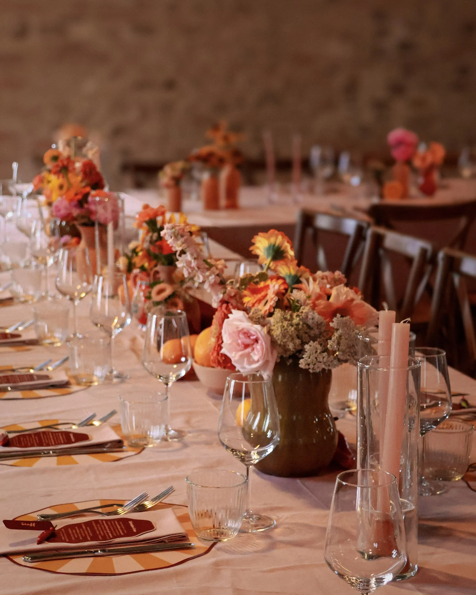 allestimento tavoli matrimonio colorato