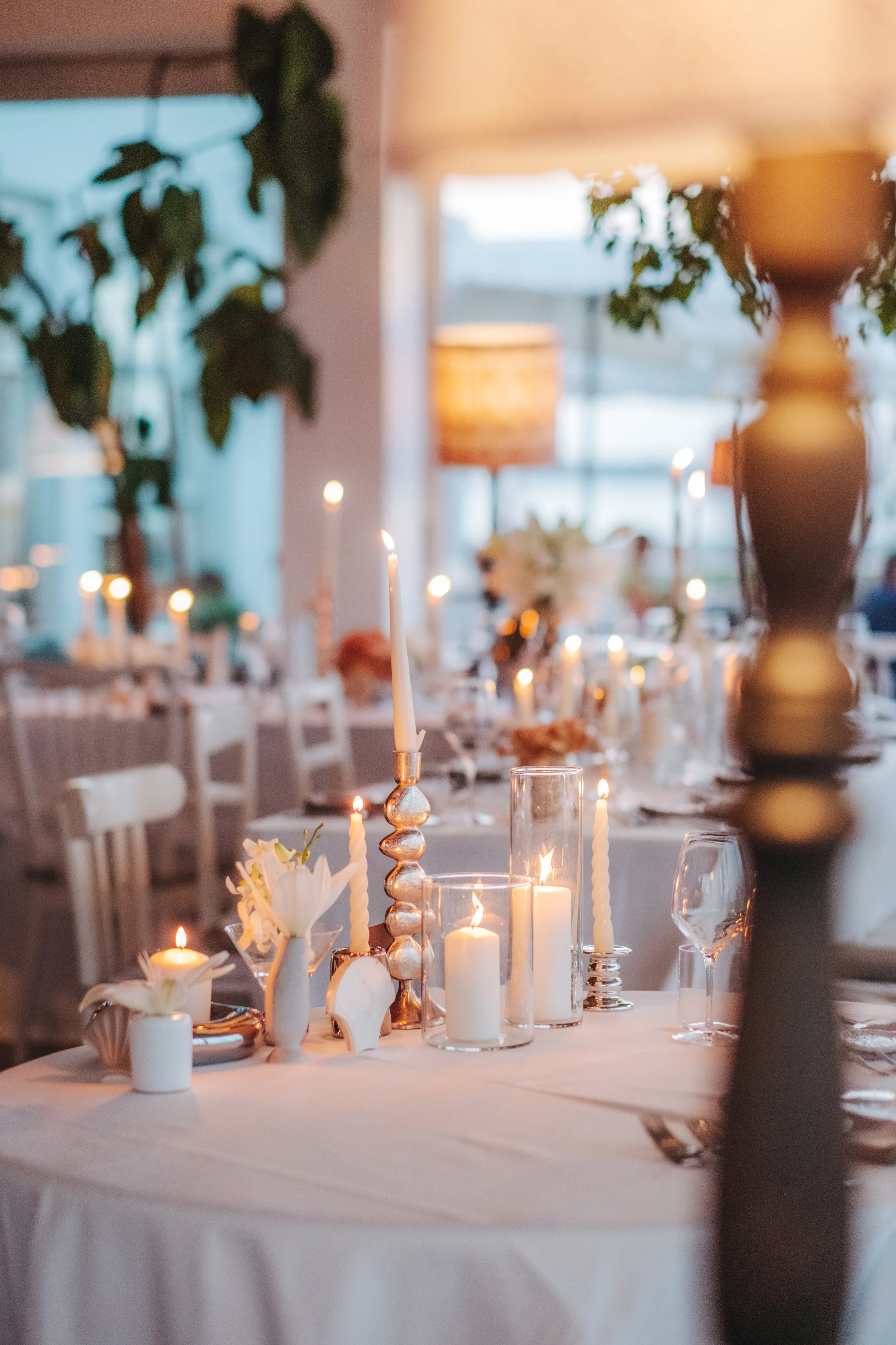 allestimento tavolo candele bianche 