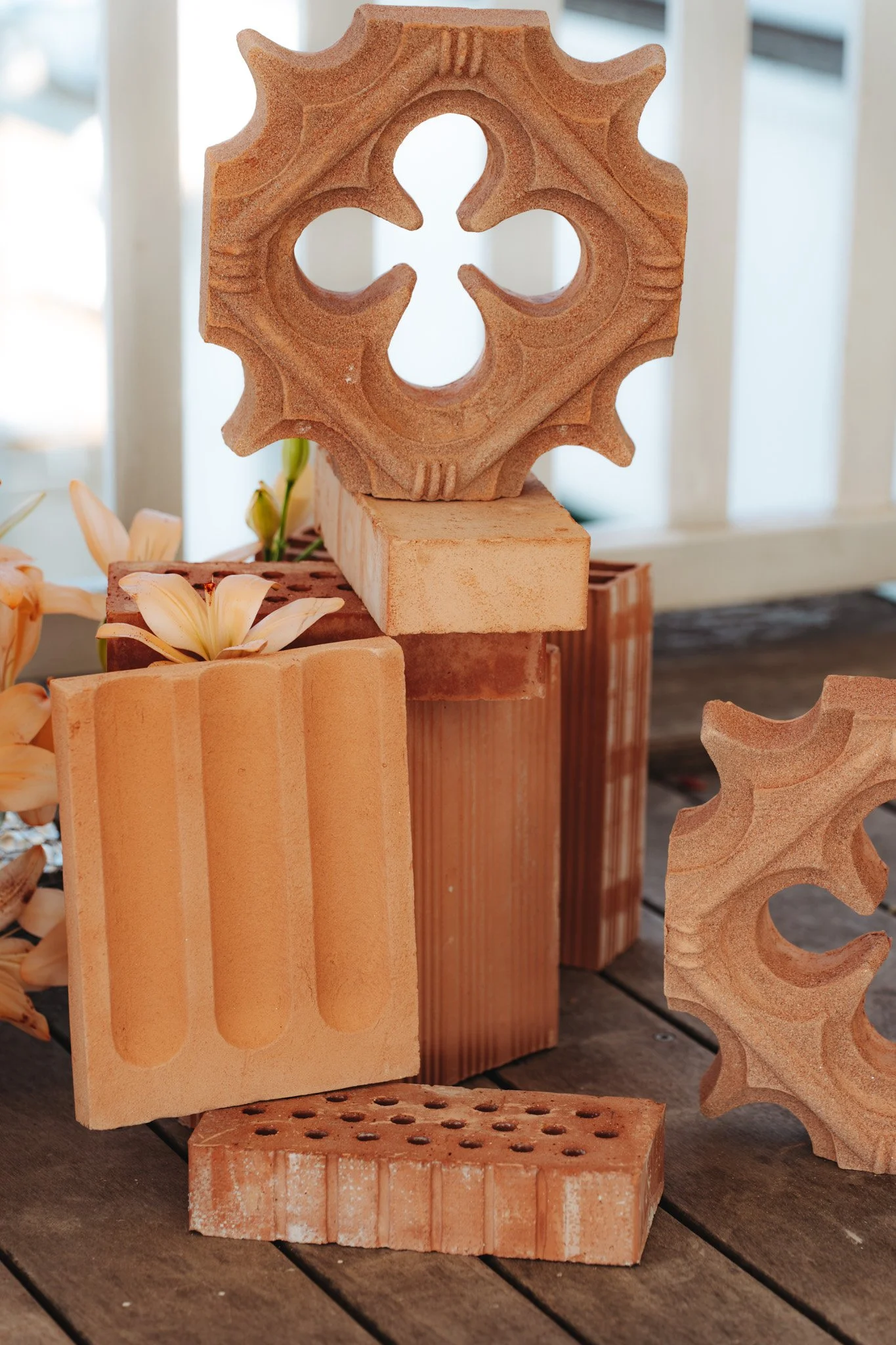 allestimento matrimonio mattoni e fiori