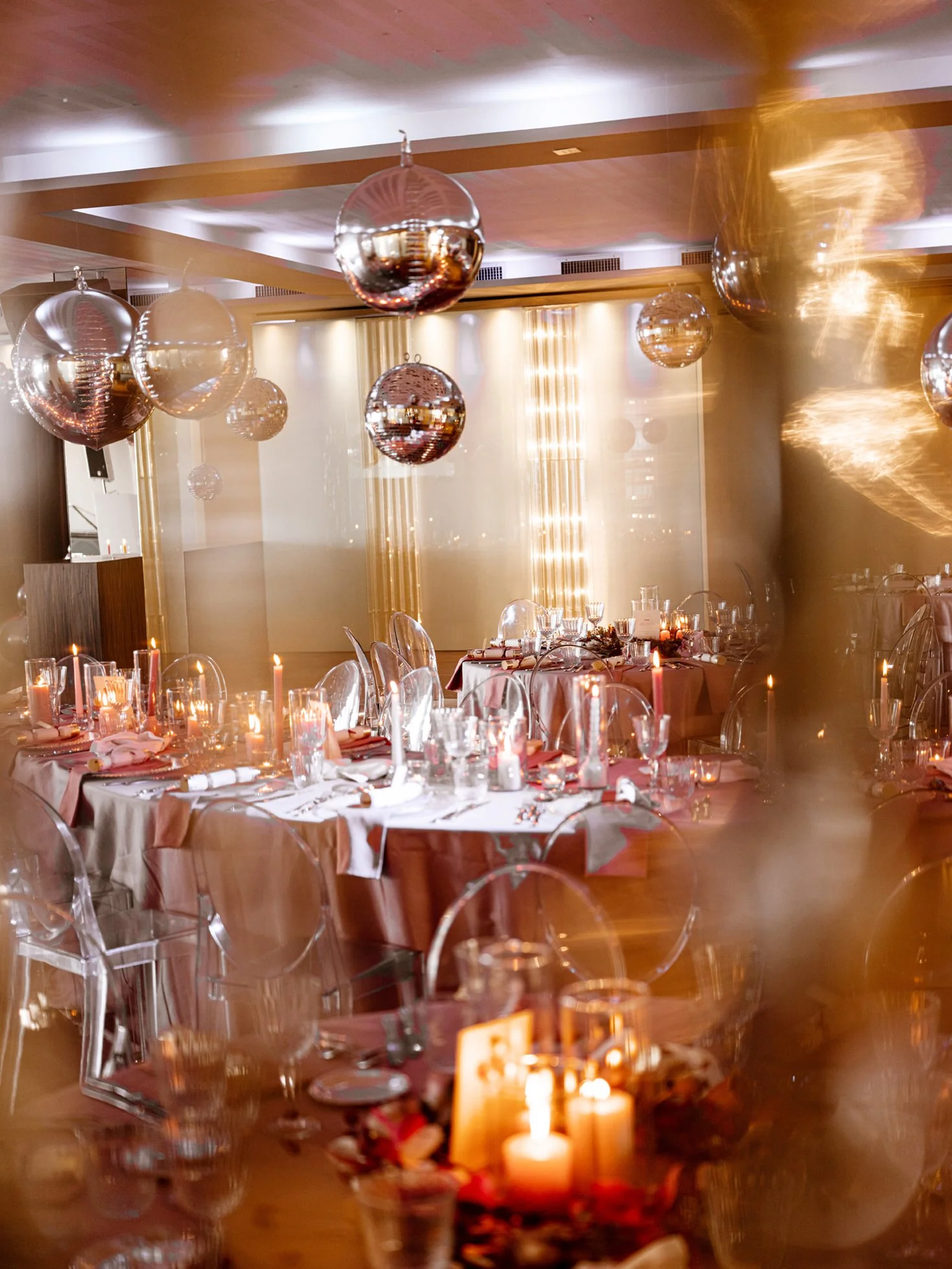 allestimento tavoli discoteca anni 70