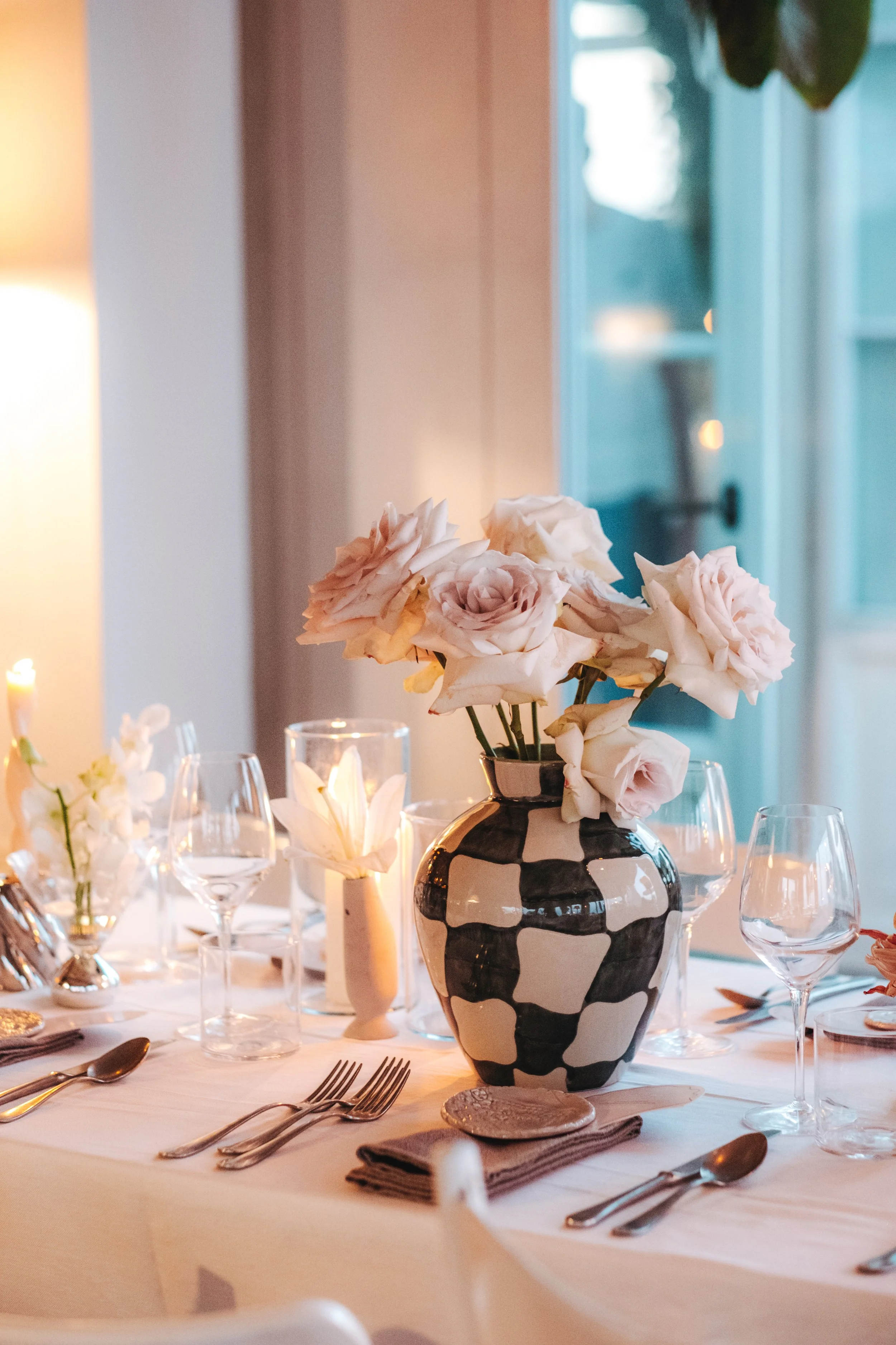 vaso black and white 