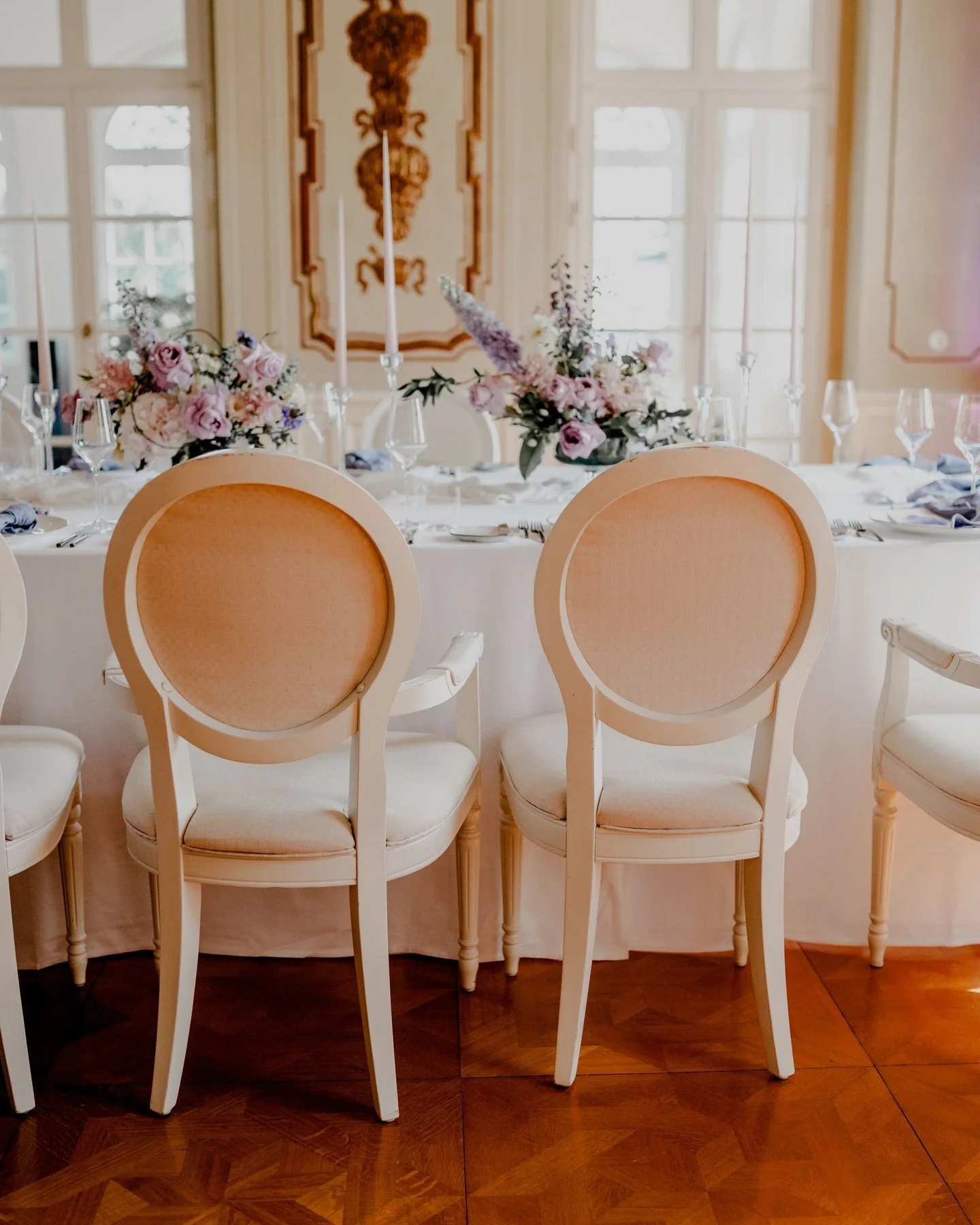 Wir halten euch den R&uuml;cken frei!
Ganz langsam steuern wir auf das Ende unserer #hochzeitssaison 2025 zu. Mit wild-emotionalen, ruhig-gef&uuml;hlvollen und humorvoll-verbindenden Worten aber auch mit sorgf&auml;ltig geplanten Tagesabl&auml;ufen, 