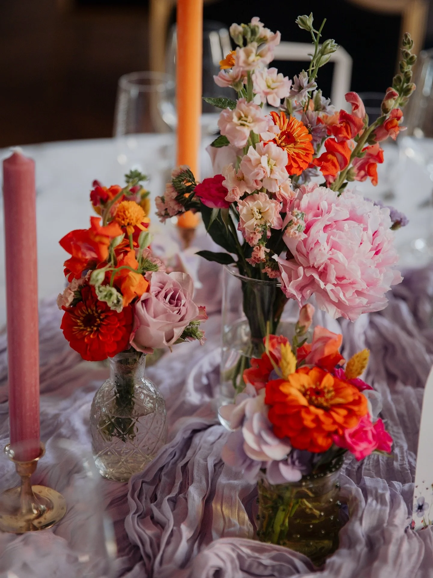 Zu diesem farbenfrohen Fest durften wir uns so richtig austoben. Farben von Pastell zu Neon. Eine Hochzeit so wunderbar bunt, fr&ouml;hlich und mit ganz viel Herz!

&mdash;&mdash;&mdash;&mdash;&mdash;&mdash;

For this colourful wedding concept we wen