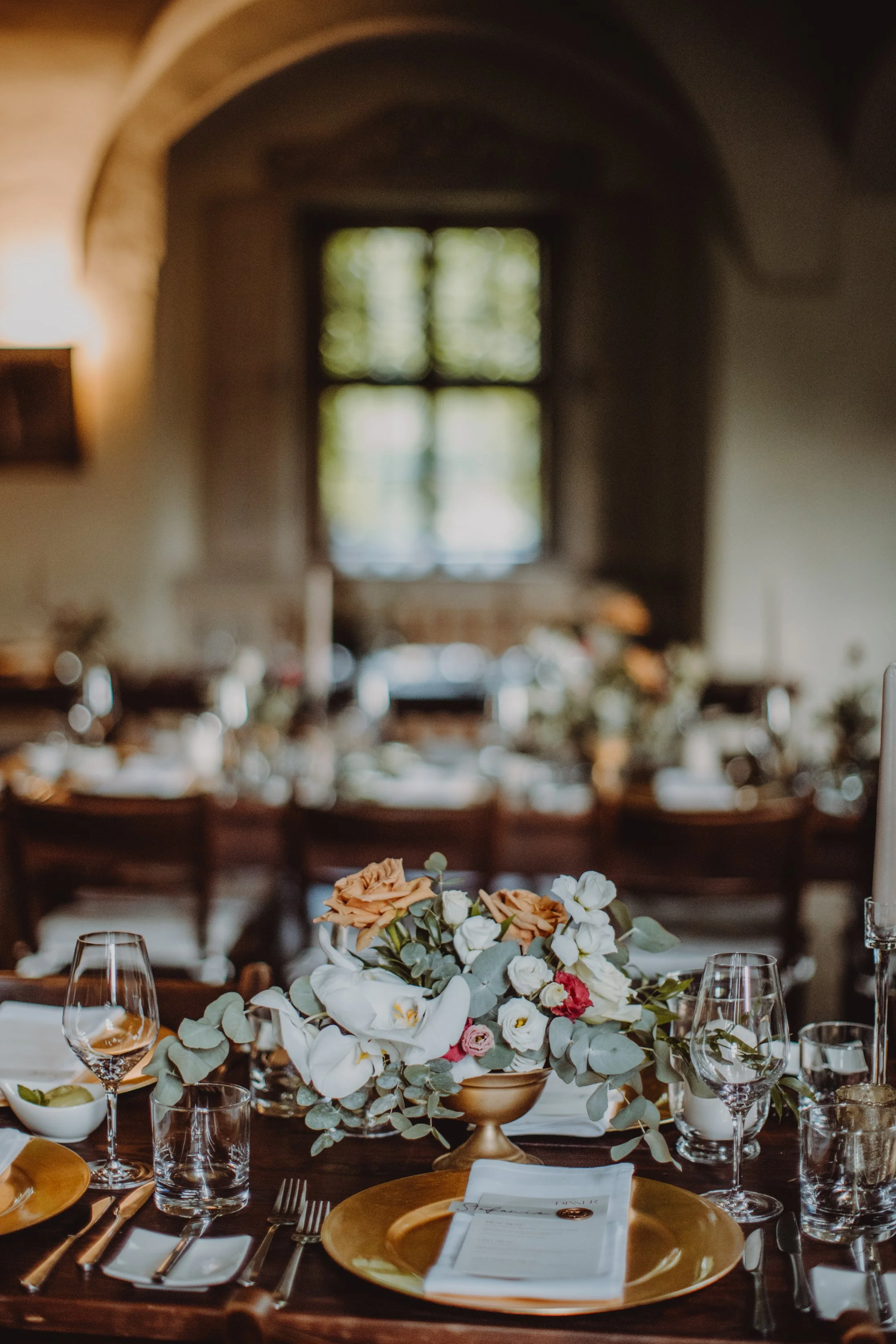 moderne-exklusive-schlosshochzeit-schloss-scharfenberg-hochzeitskonzept-hochzeitsdekoration-heiraten-in-dresden-sachsen-hochzeit-in-dresden-hochzeitsplanerin-marrylight-hochzeitsplanung