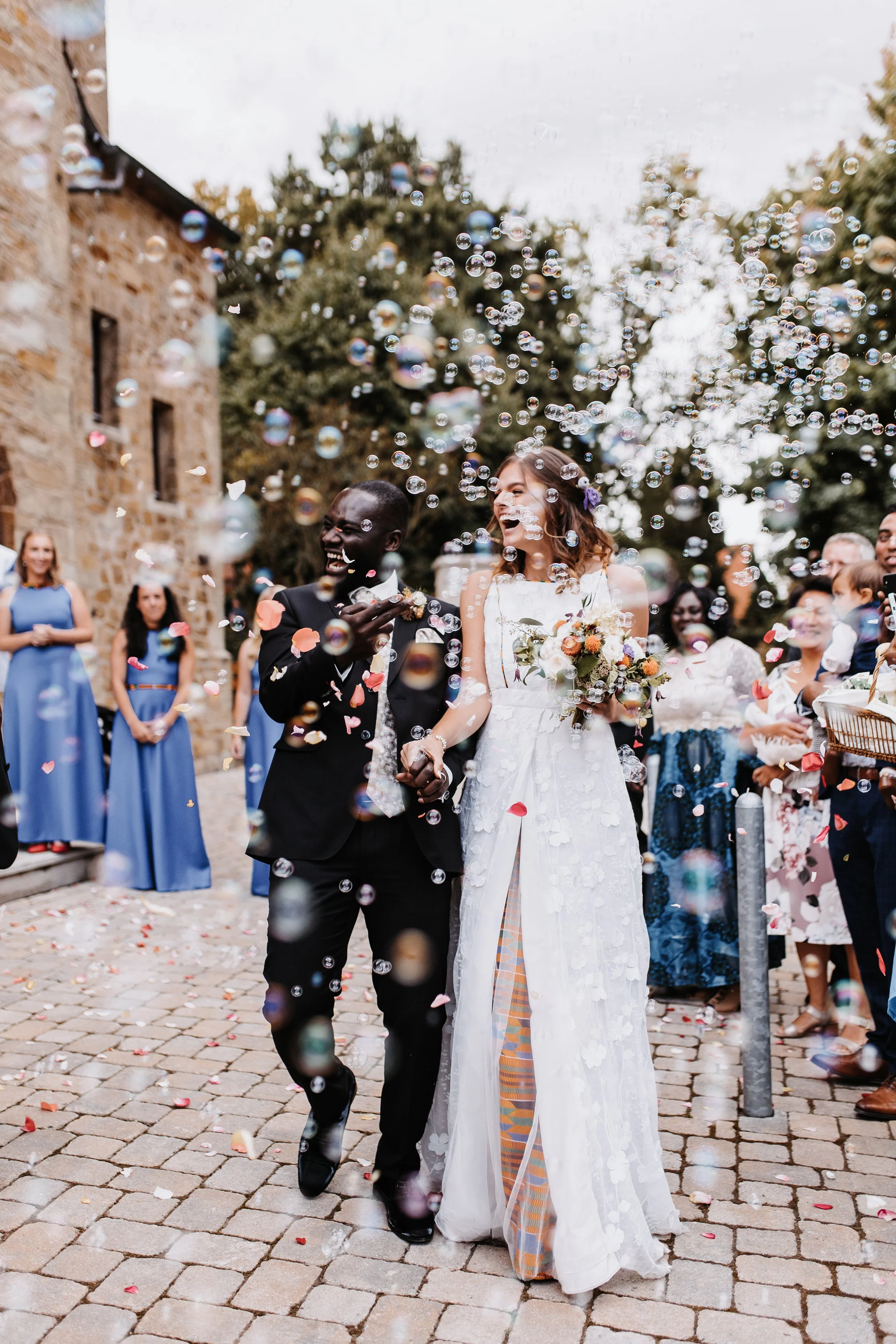 internationale-elegante-scheunenhochzeit-heiraten-in-dresden-sachsen-niedersachsen-hochzeitskonzept-hochzeit-in-hannover-minden-osnabrück-hochzeitsplanerin-marrylight-hochzeitsplanung