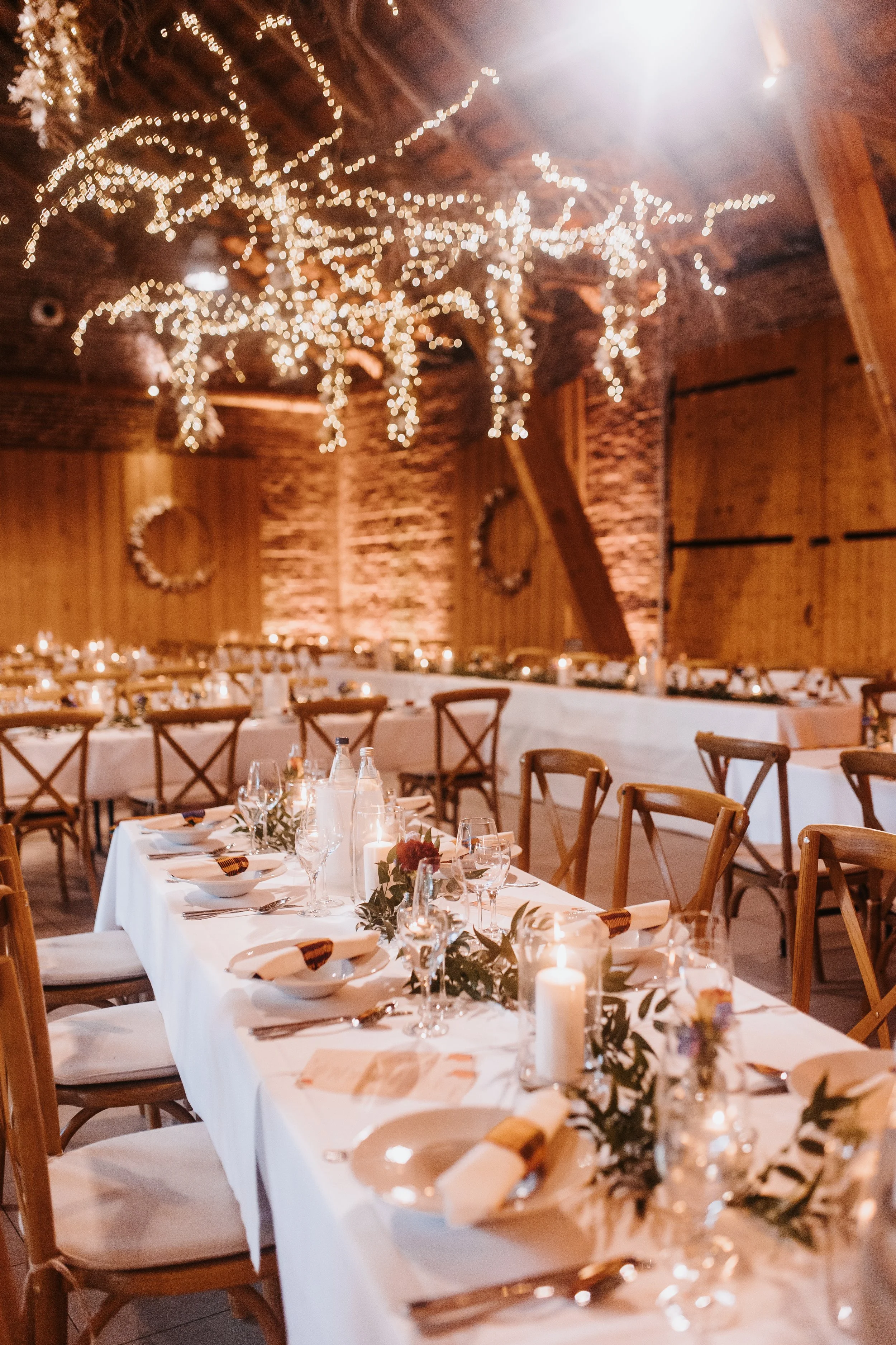 internationale-elegante-scheunenhochzeit-brüngers-landwirtschaft-heiraten-in-dresden-sachsen-niedersachsen-hochzeitskonzept-hochzeit-in-hannover-minden-hochzeitsplanerin-marrylight-hochzeitsplanung