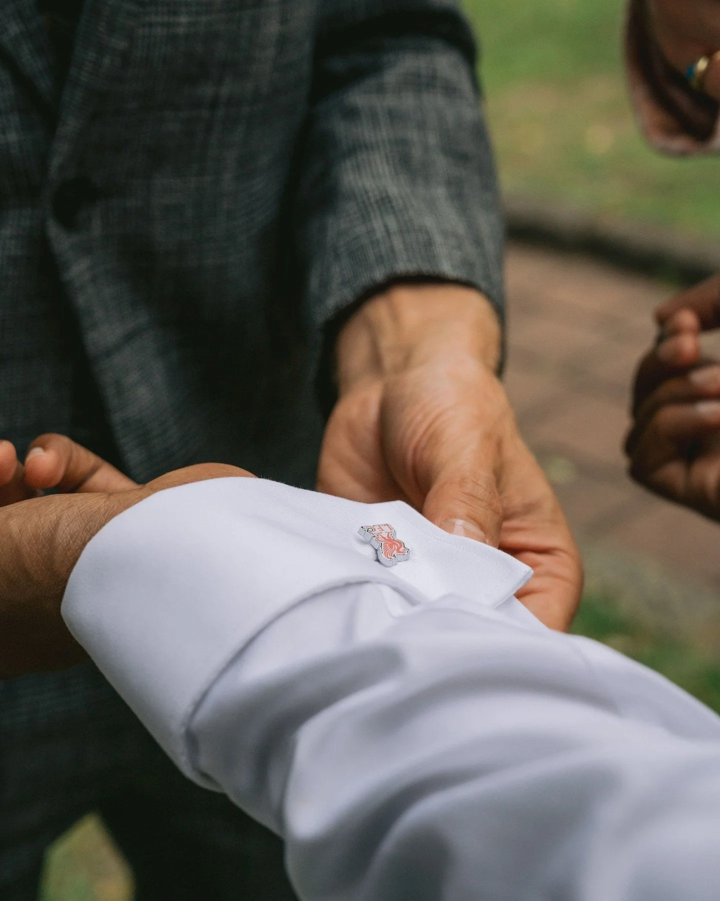 Momente, die euren Tag besonders machen sind genau die, die ihr teilt. Eine &Uuml;berraschung eurer Liebsten. Das Getting-ready im kleinen Kreis. Ein Schnappschuss, der eine Verbindung zu eurem Alltag schafft oder ungestellt einen echten Moment einf&