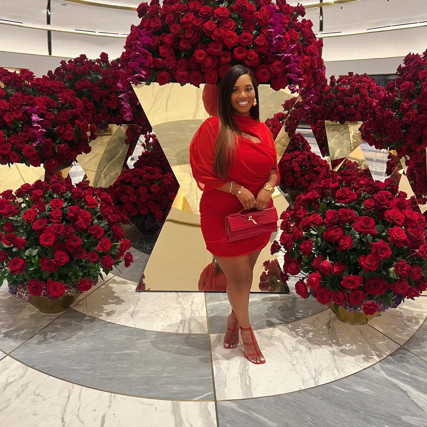 Vegas in 3 nights ✨
Roses @fontainebleaulasvegas 
@florianlondonuk 
Queen Bee 🍸
Potatoes &amp; Caviar 
The @tonibraxton my ♎️ sis 🎤

The @fontainebleaulasvegas is the BEST hotel in Vegas right now! The ambiance is unmatched ✨ The suite was perfecti