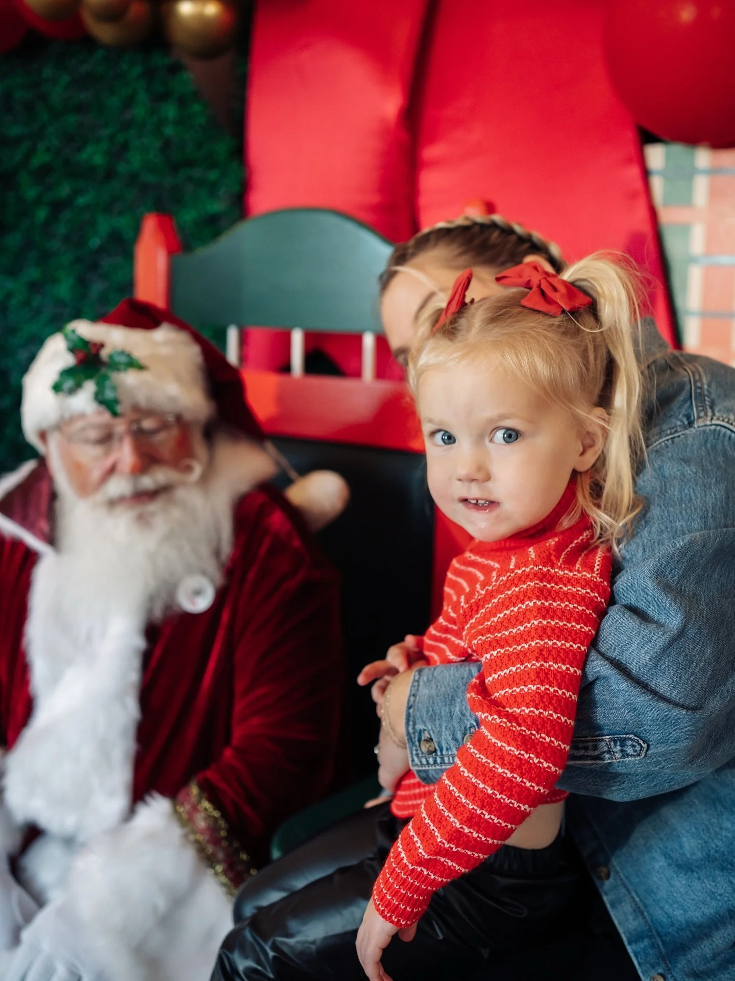 SANTAAAA! 🎅🏼

Photos are READY! If you grabbed pics with Santa at our Holiday Modern Market, they are ready for download at the link below! ⤵️

HUGE thank you to @shanethibaultphotog for sponsoring photos with Santa and her incredibly quick turnaro