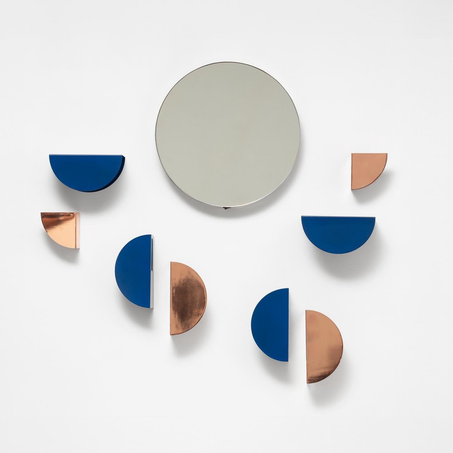 BIENVENIDA 

Bienvenida is a family of objects that has four main functions: mirror, key holder, coat rack and shelf. This set of objects is focused on creating a warm welcome when someone gets home through its composition, shapes and materials.

Pro
