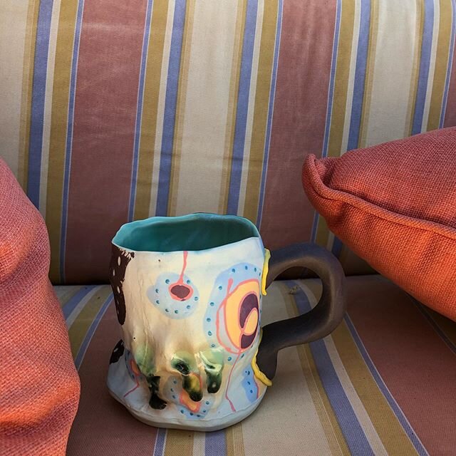 I have to find new spots for pot pics since moving out of the studio. This piece is listed in my shop!
.
.
. 
#phoenixartist #ceramics #pottery #handmade #porcelain #mugs #keramik #colorfulceramics #mugshotmonday