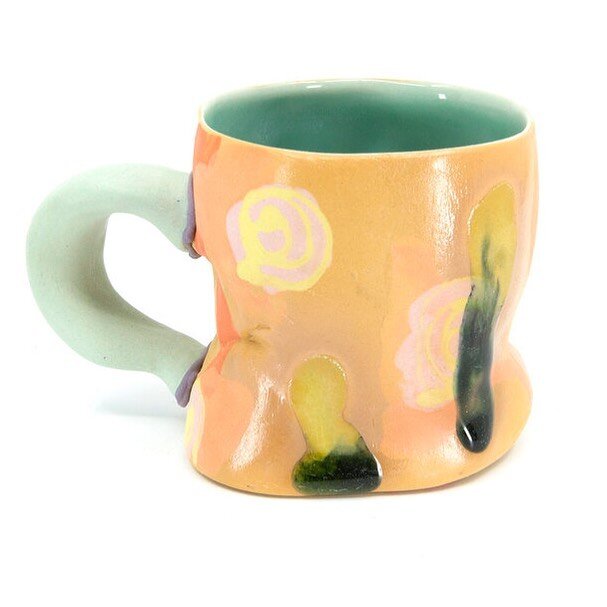 Happy Friday! I love when my glaze drips do wild color changing things. This is a little 5oz espresso cup. .
.
#ceramics #phoenixartist #pottery #espresso #mug #handmade #keramik #porcelain #desertcolorsfordessert #desert #southwest #azartist #cerami